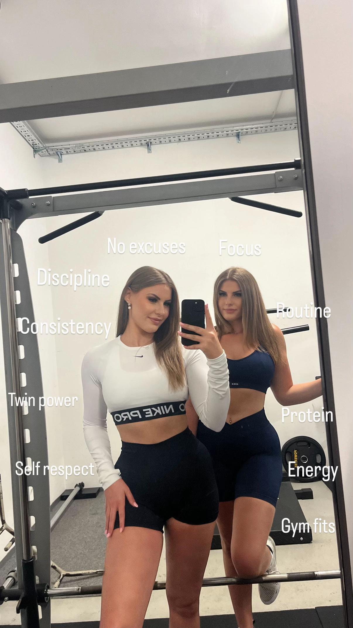@Dezmaric_twins