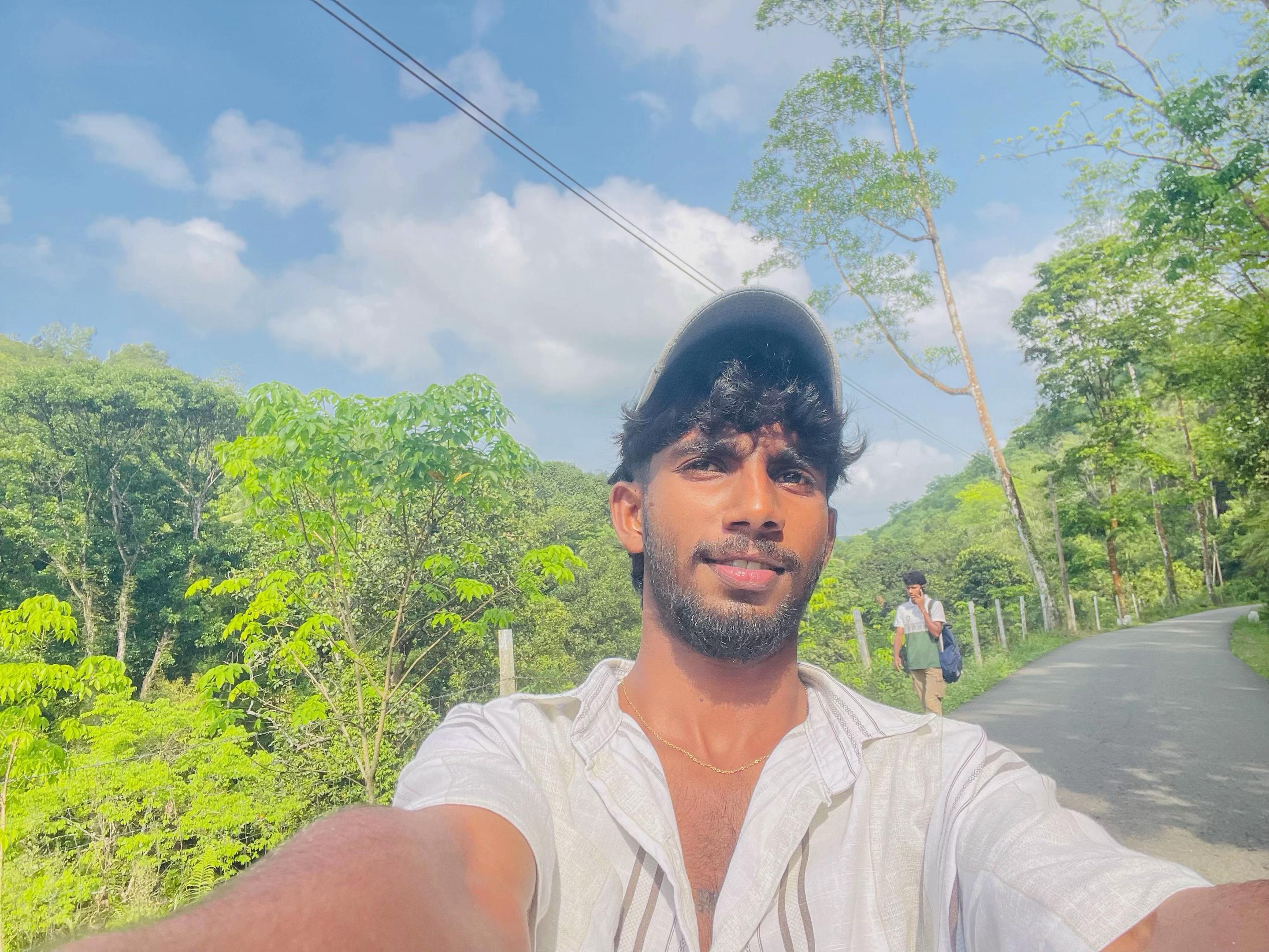 @itz__me__dhanu_