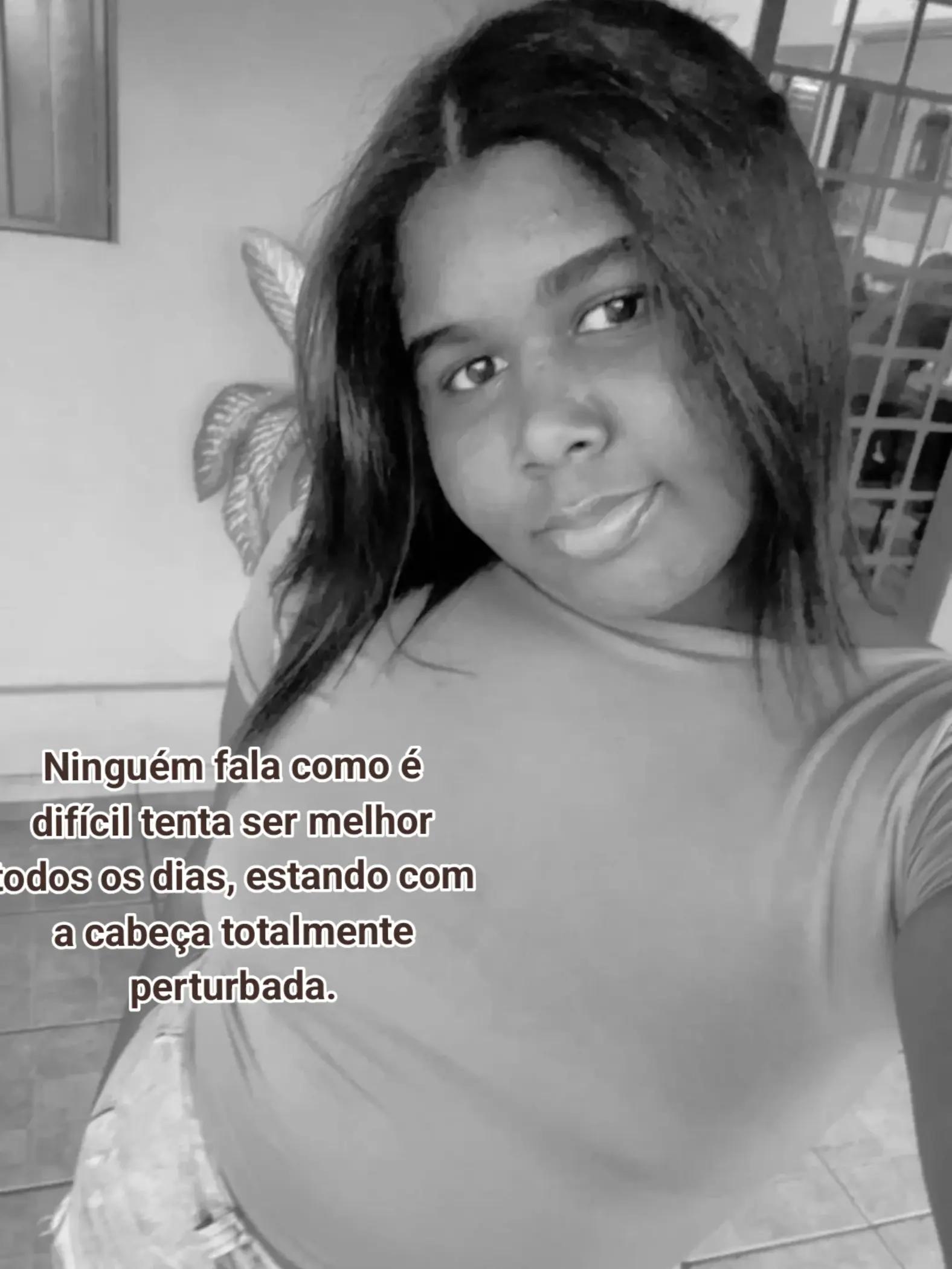 @L&iacute;via Crispim