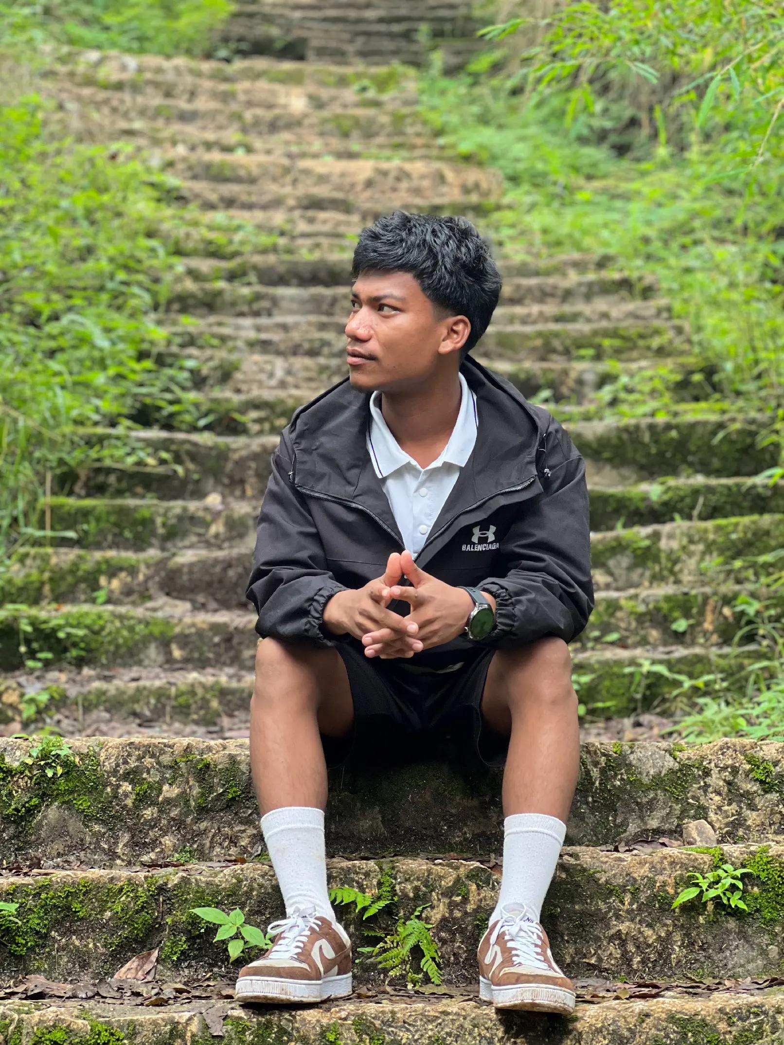 @Ganesh विश्वास(Tharu)🗿🕉️