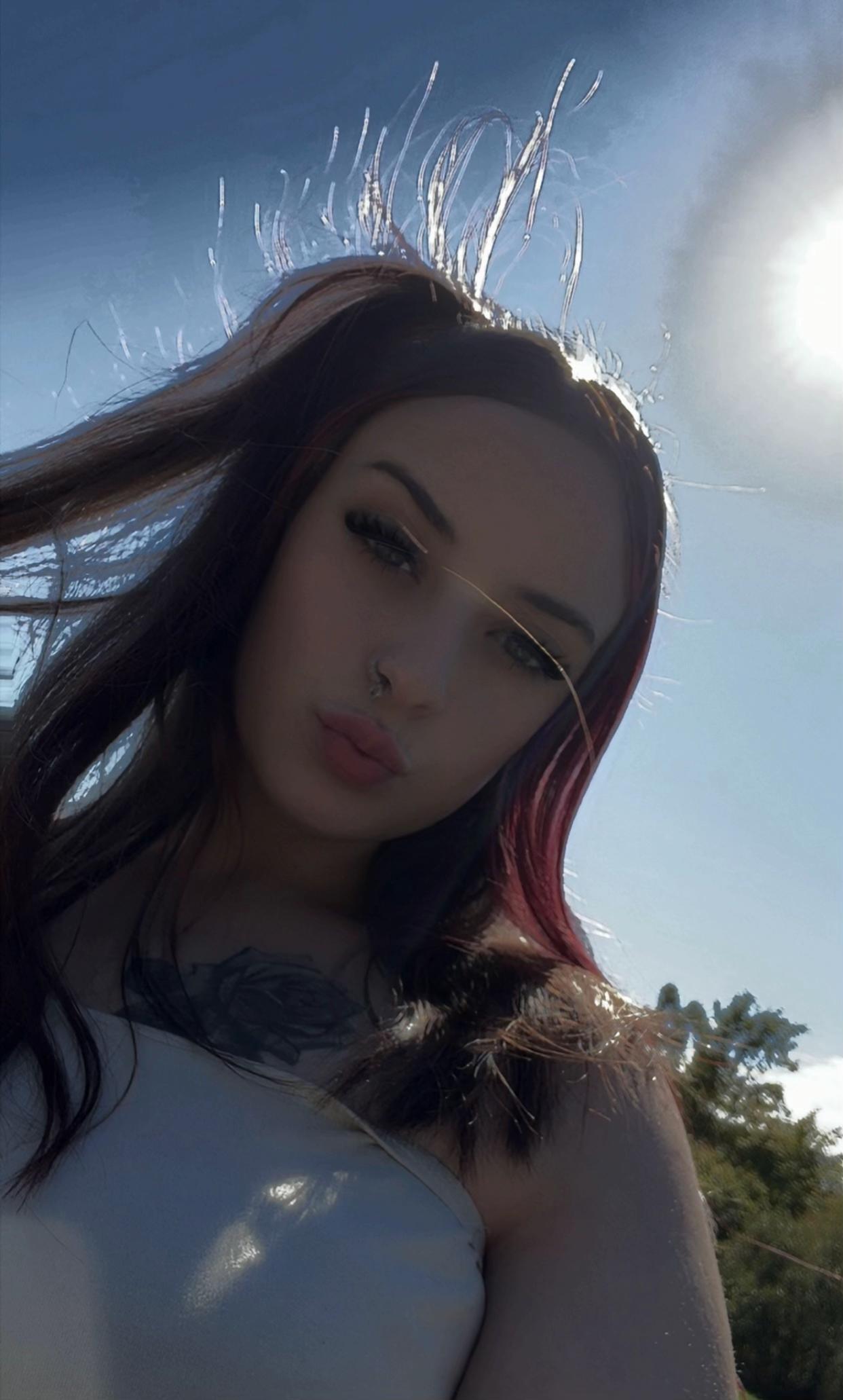 @Nessa•🍒💣•Medical Mom