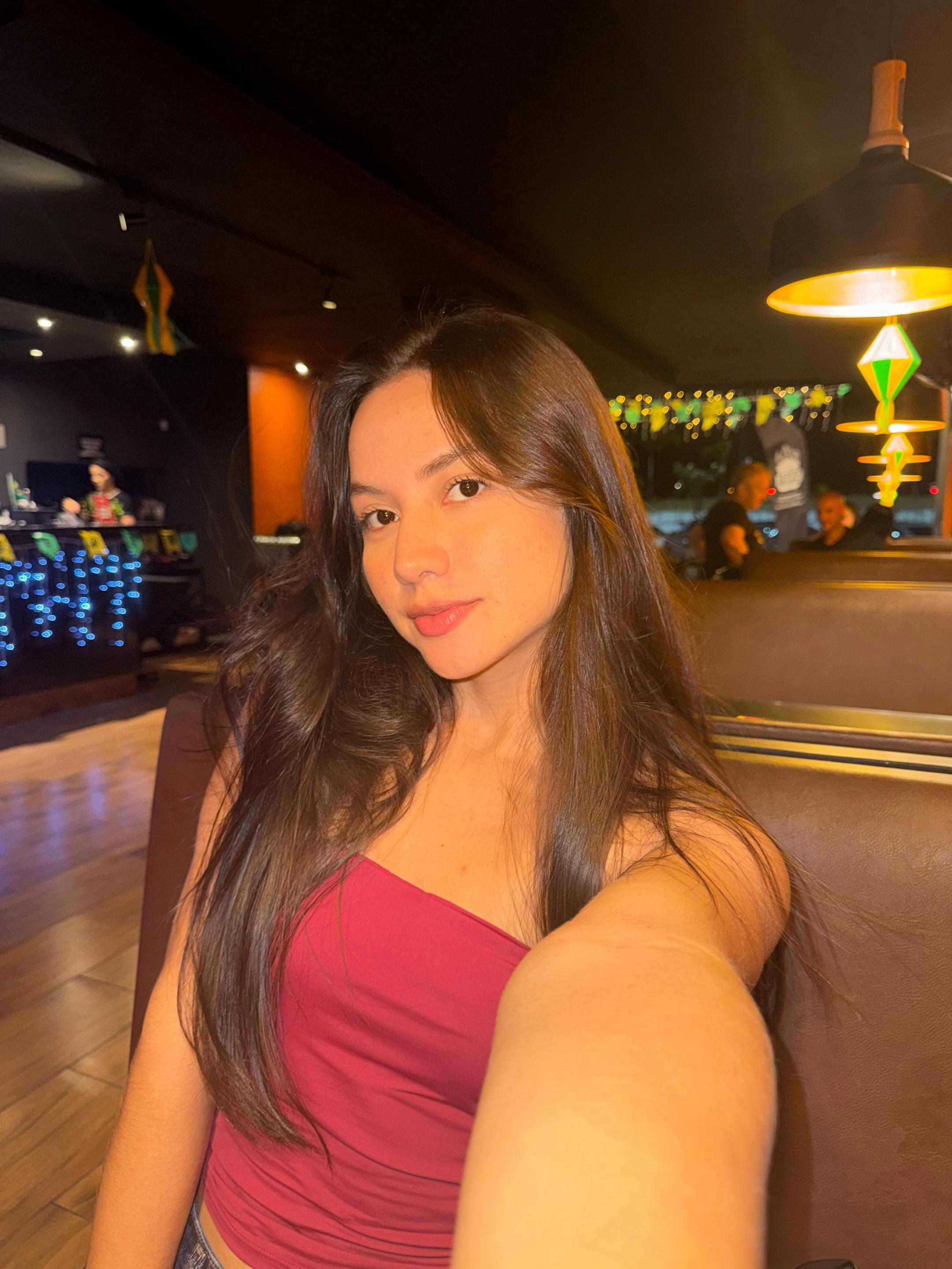 @Ana Cherry 🍒
