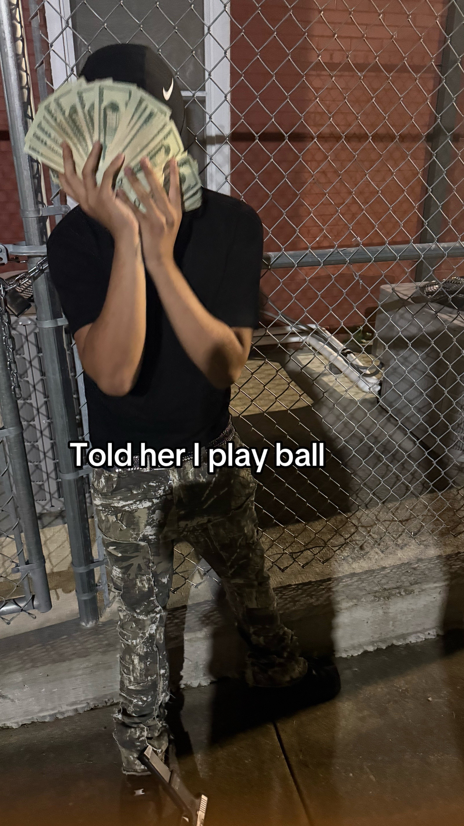 @⃟
