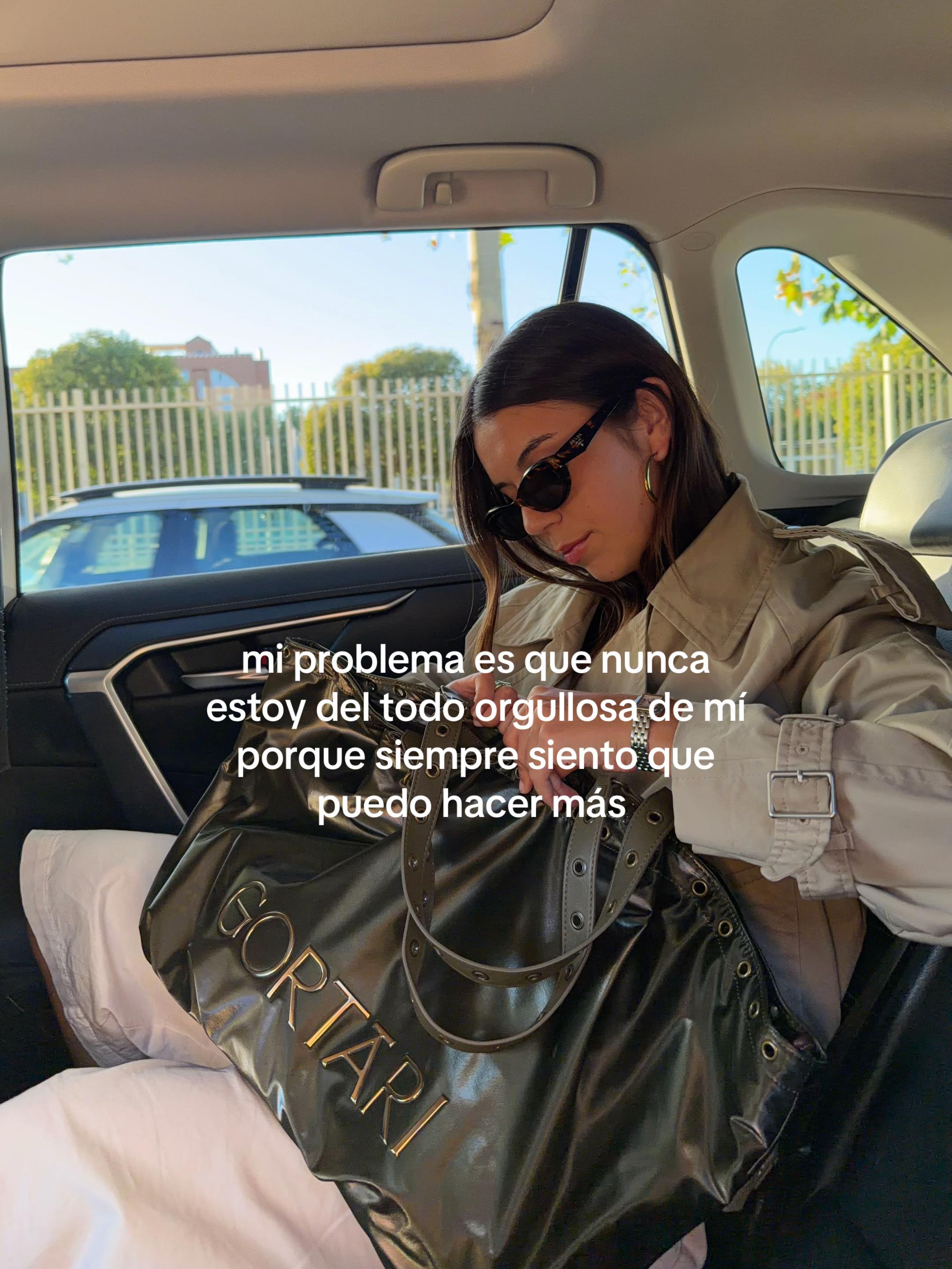 @Elena Gortari