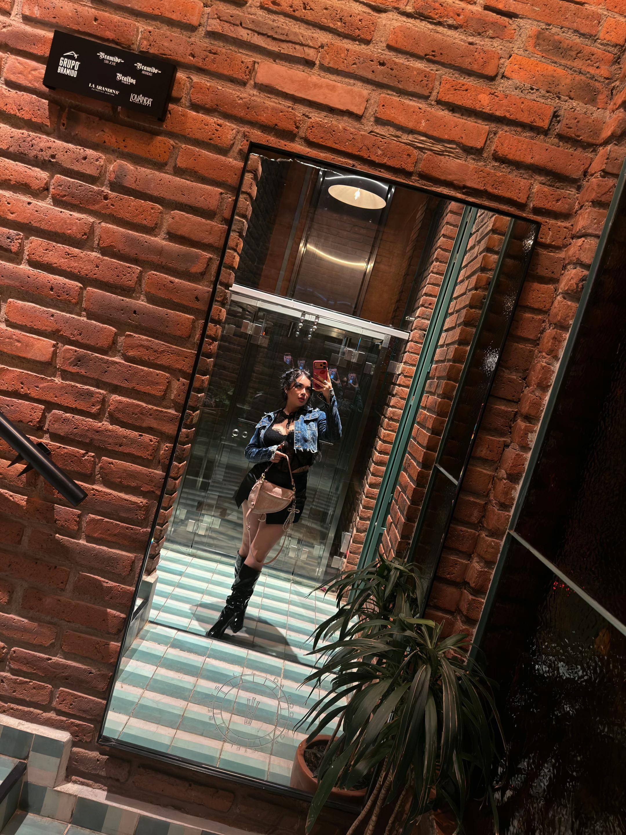 @👑 𝐻𝒶𝓇𝓁𝑒𝓎 👸🏻