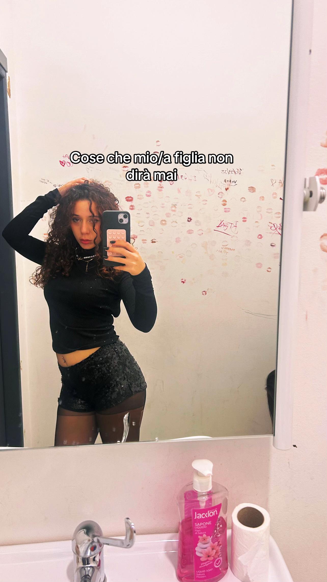 @Red&hearts;️💋🍷👹🍓🍒
