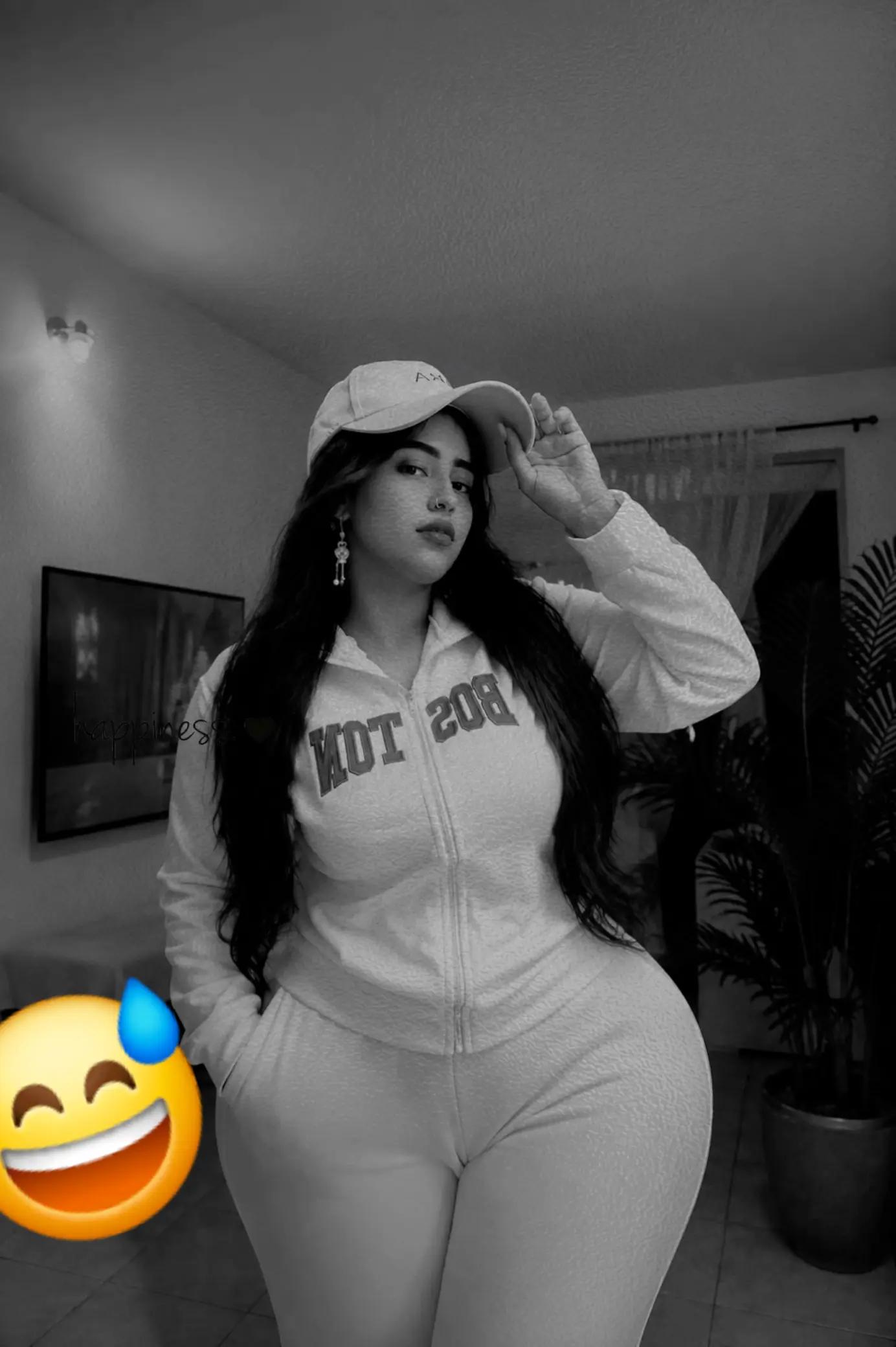 @officialqueencute🥰🤑🥂✅️
