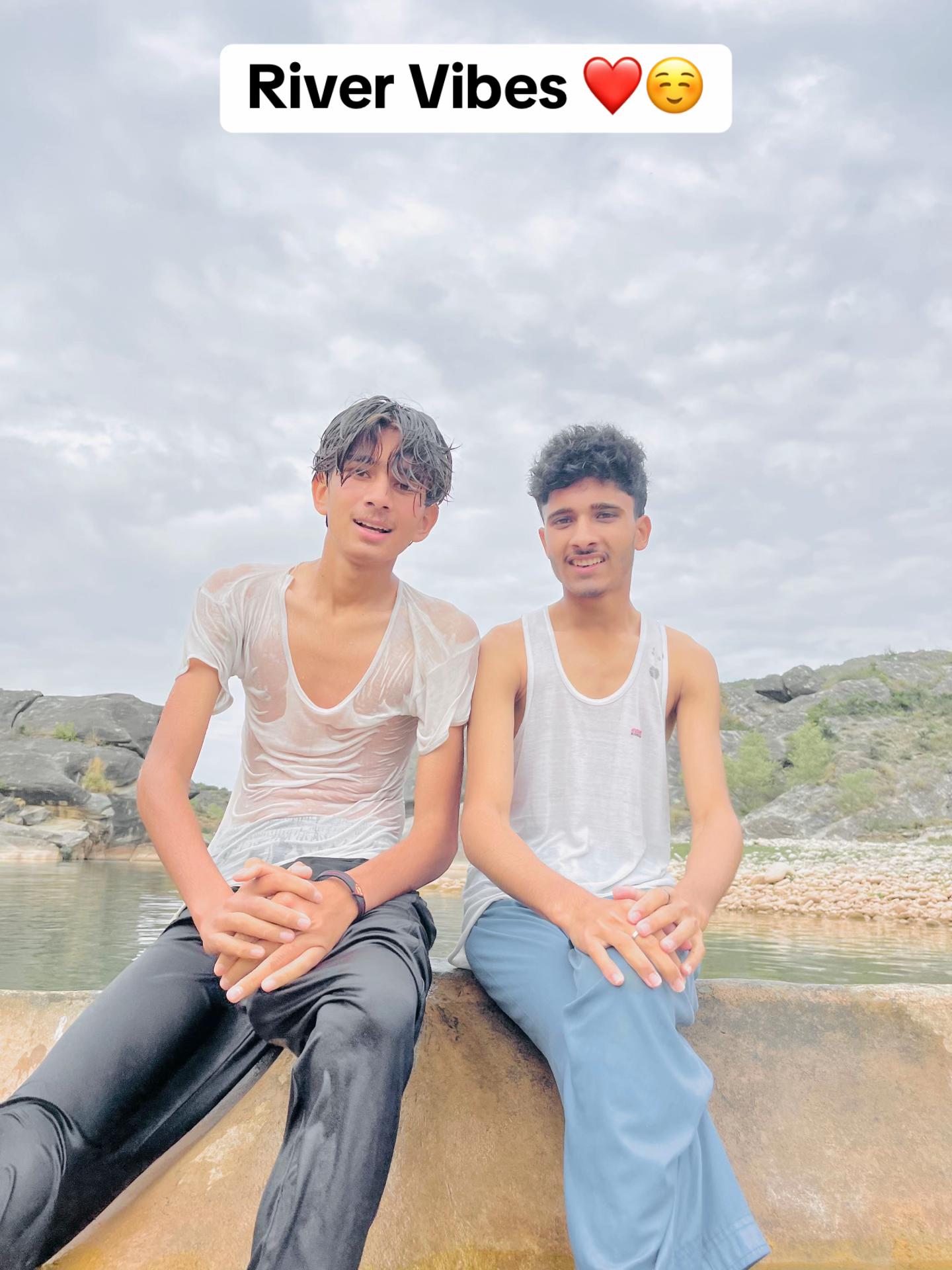 @Raja Moiz vlogs