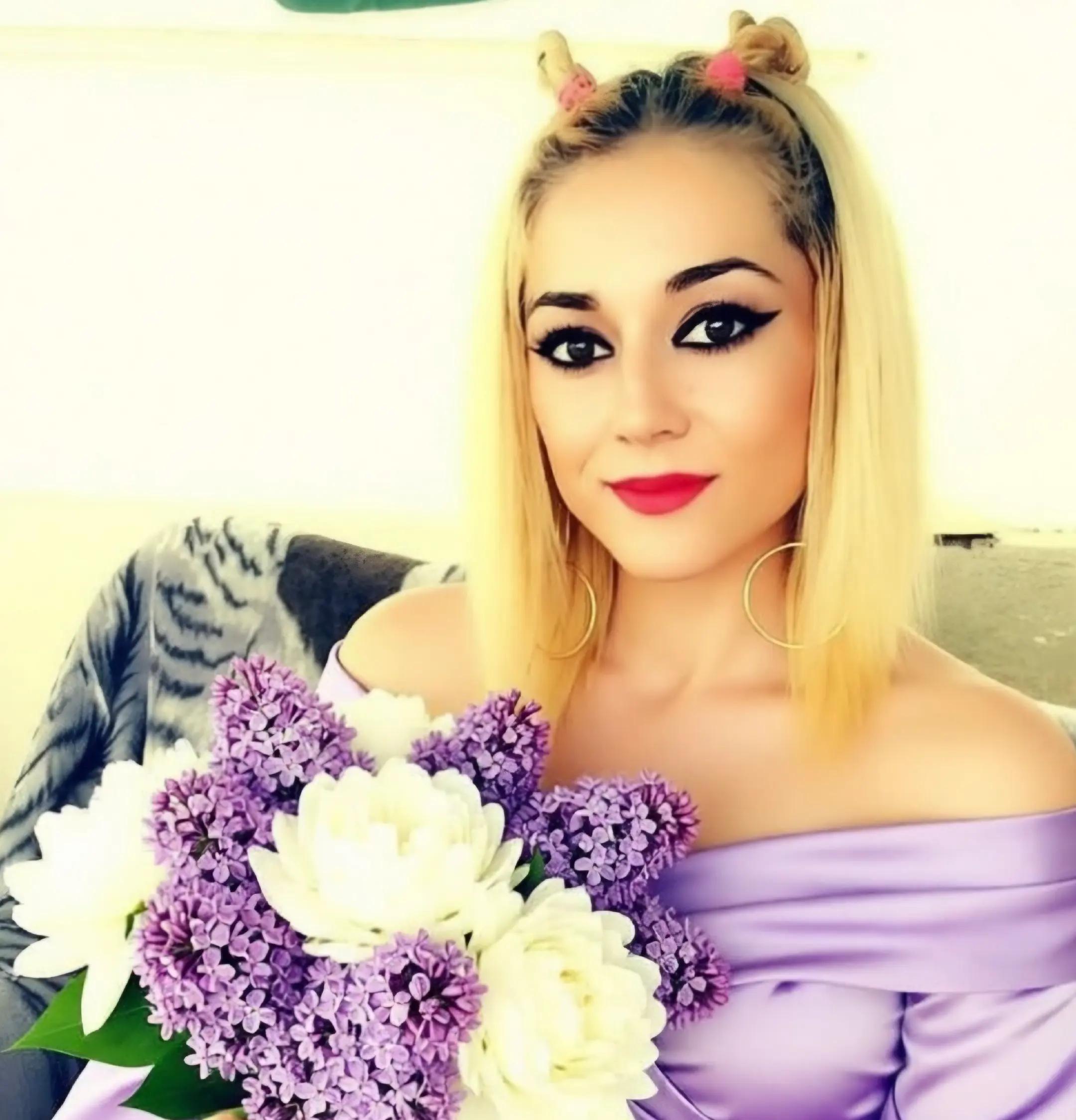 @Crisstina Criss💜