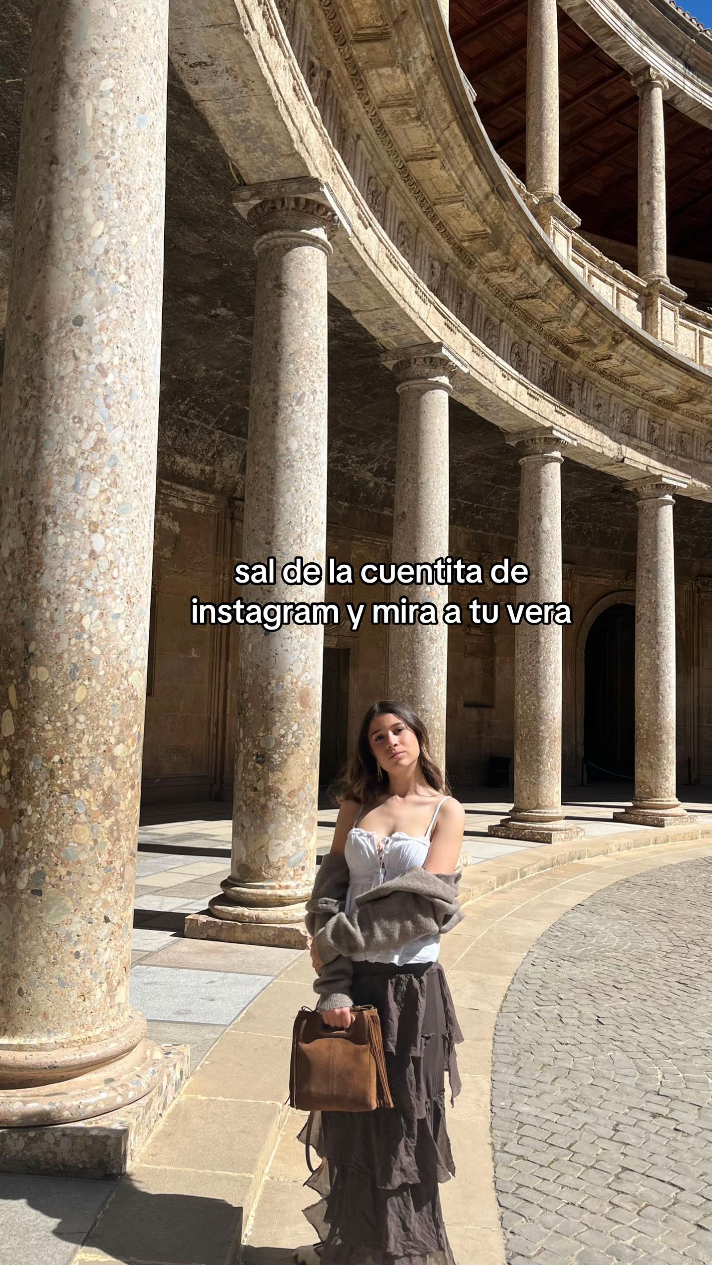 @carolinee