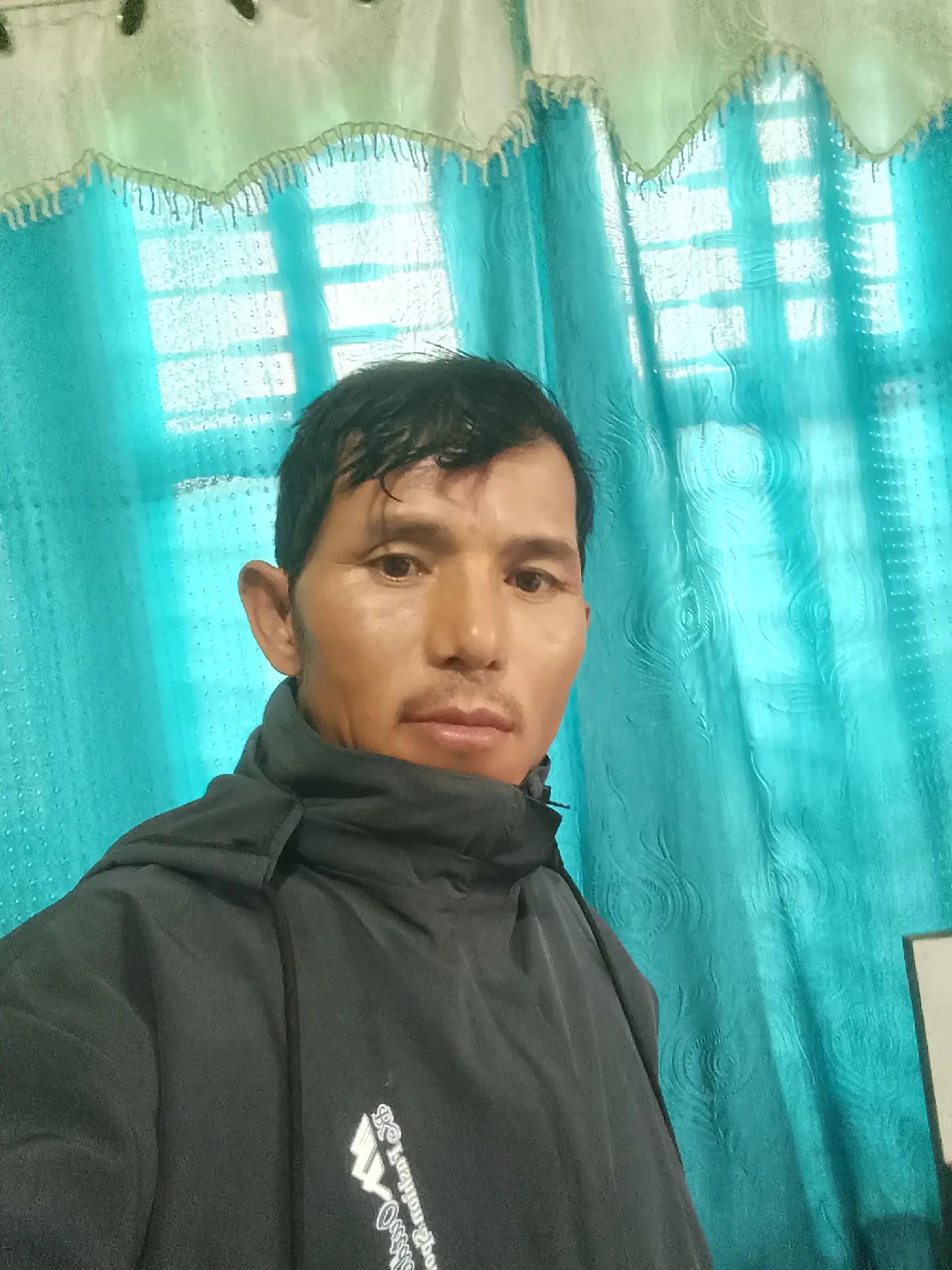 @सराेज  घिसिङ