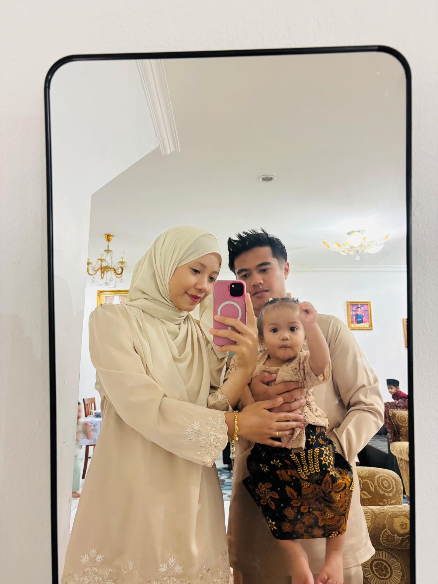 @E | E