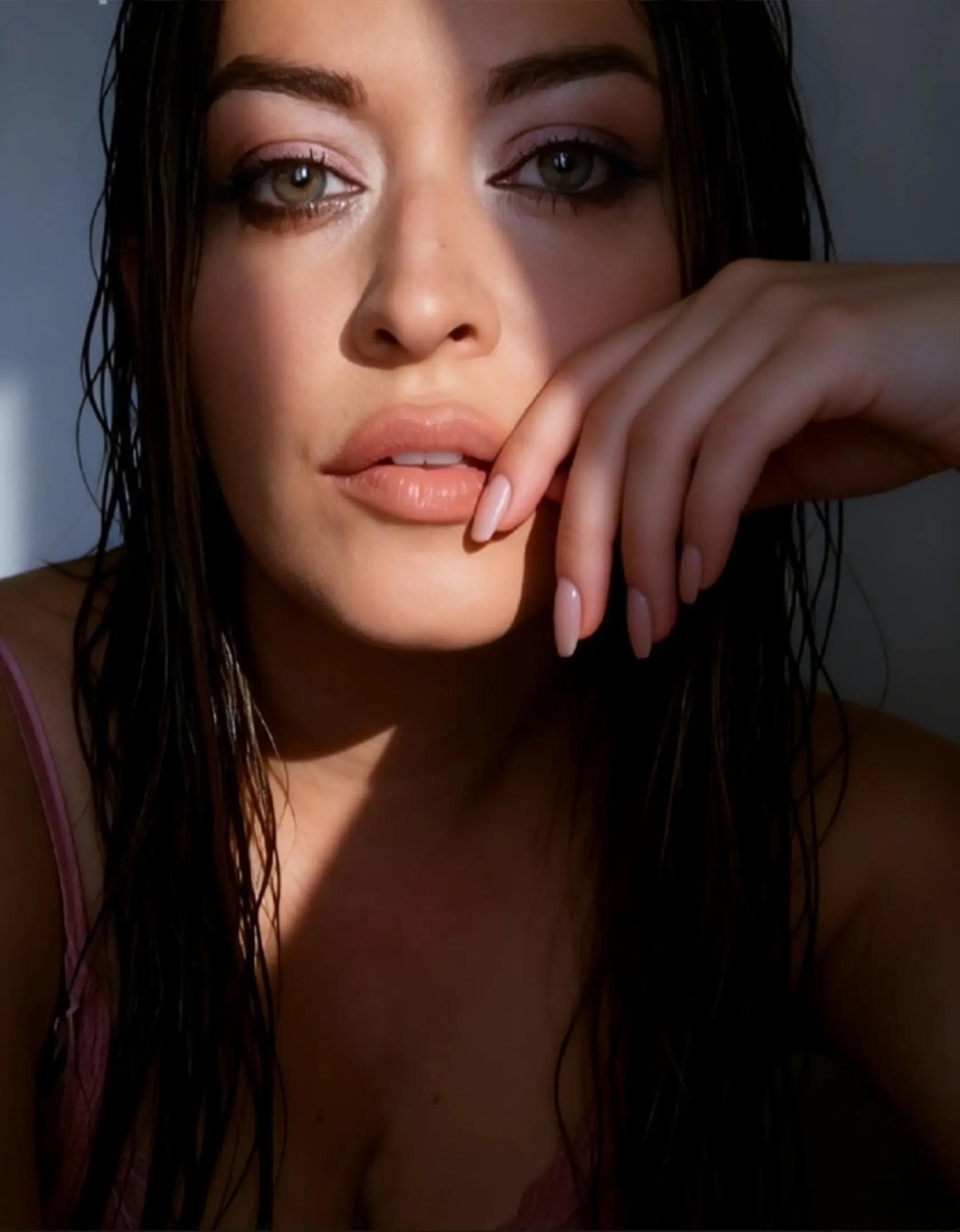 @Simona 💋. Ti segue.