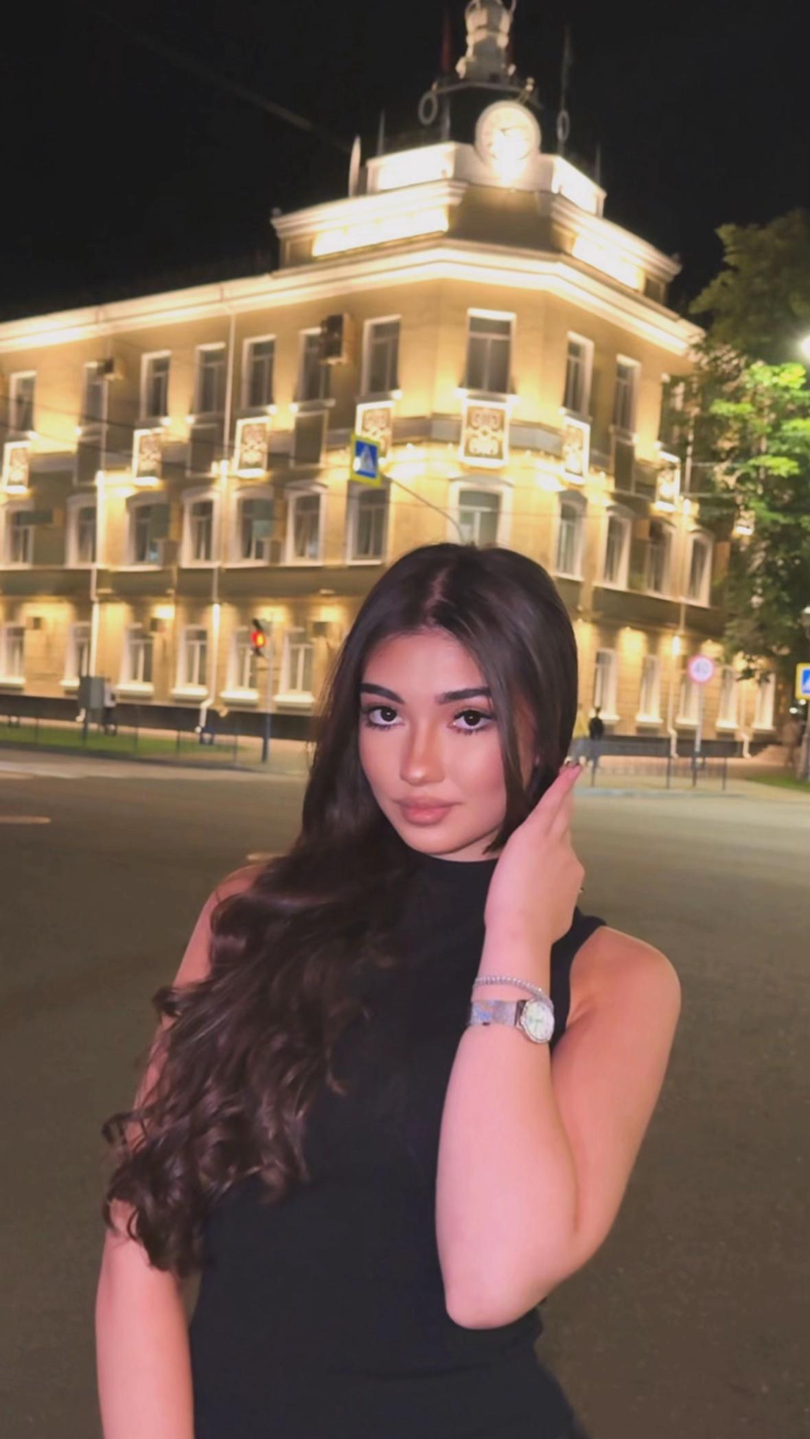 @𝐌