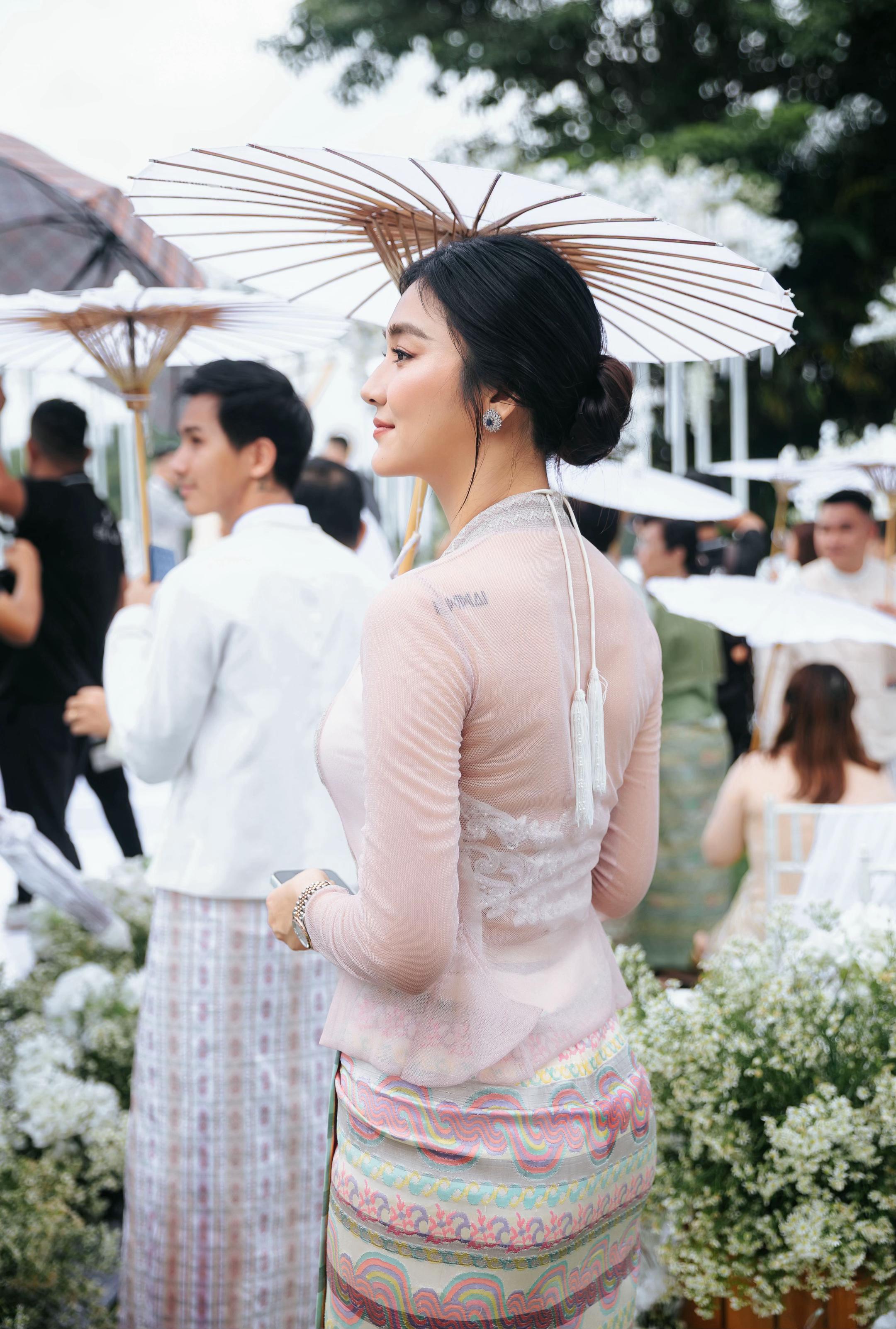 @Li Li Kyaw Khaing 🇲🇲
