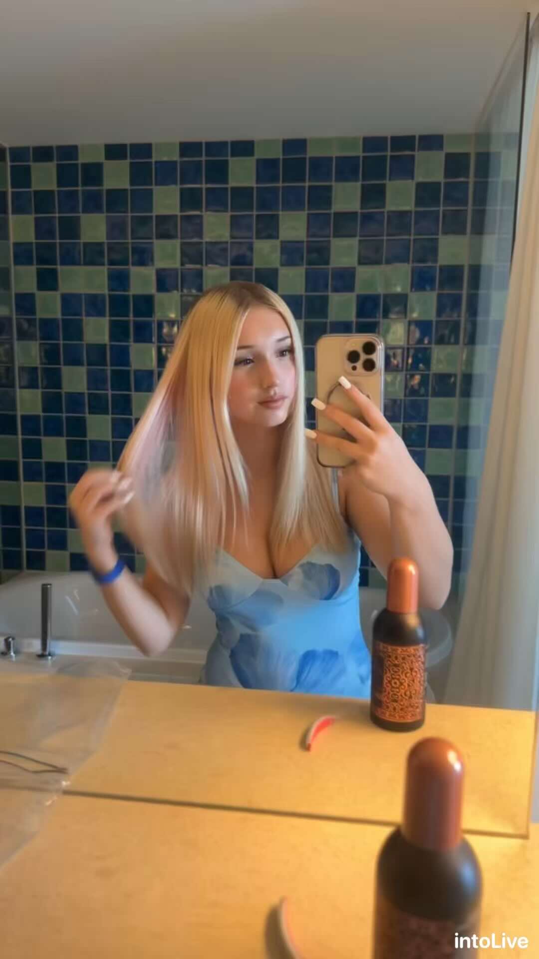 @️