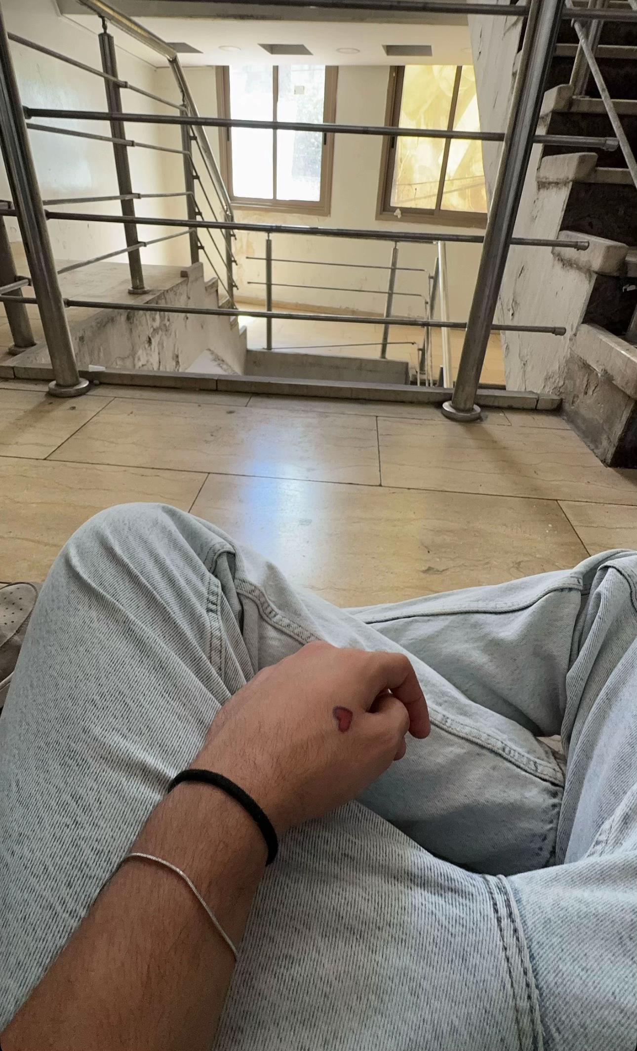@…