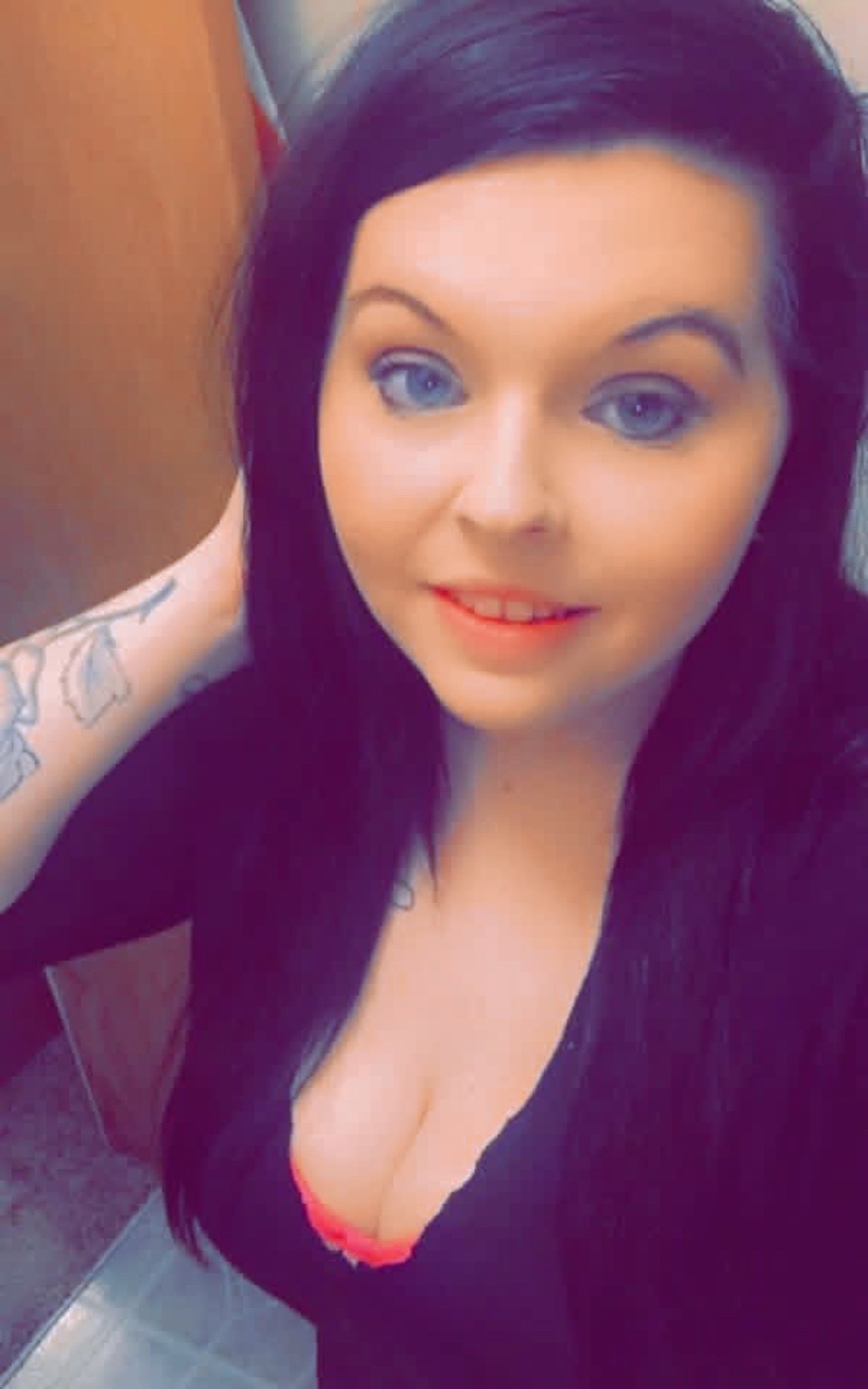 @💦Blue eyes and thick thighs💦