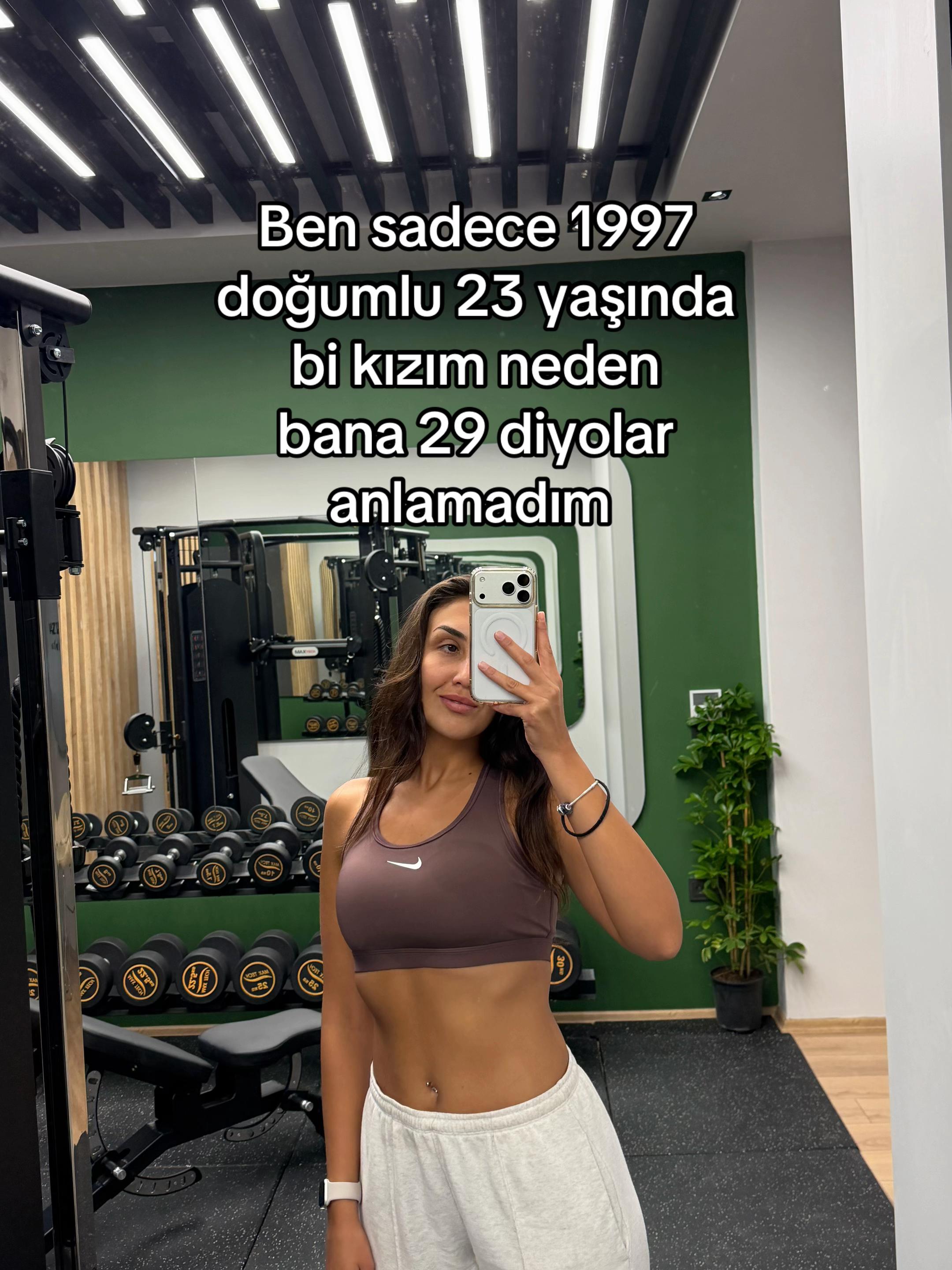 @&Ouml;zge Can