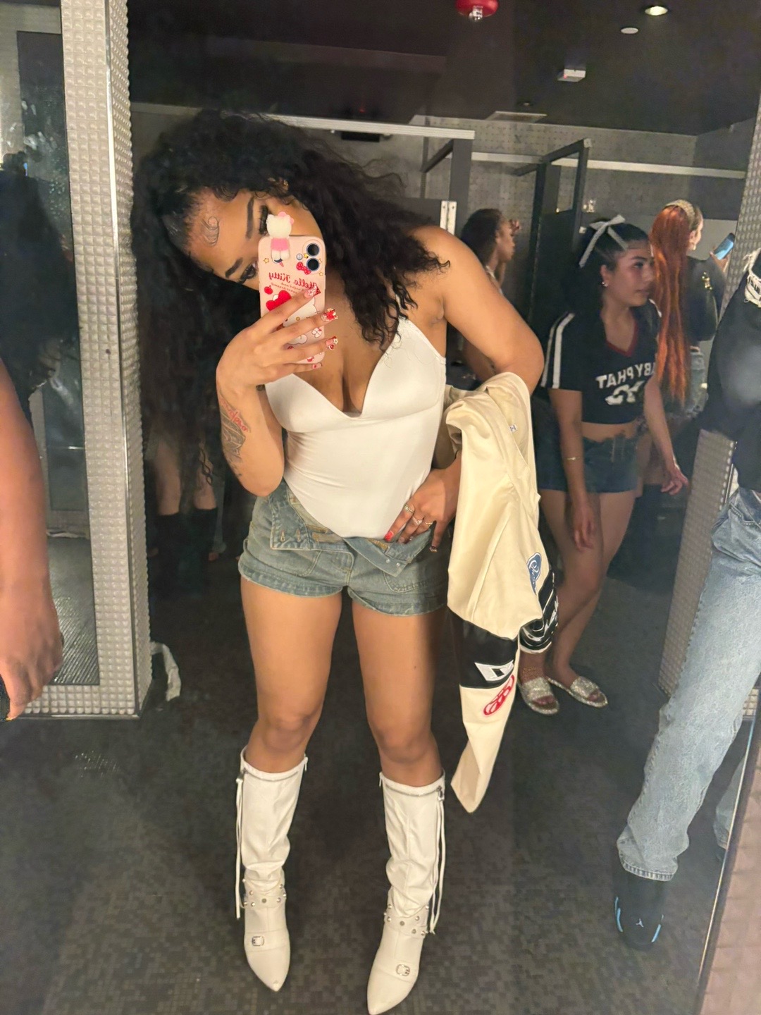 @LIYAH ♡︎