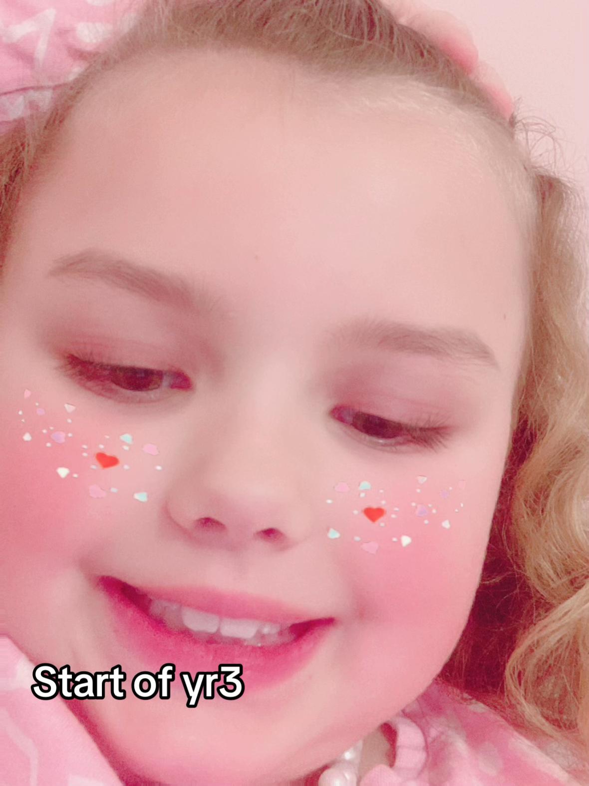@🫰🏼