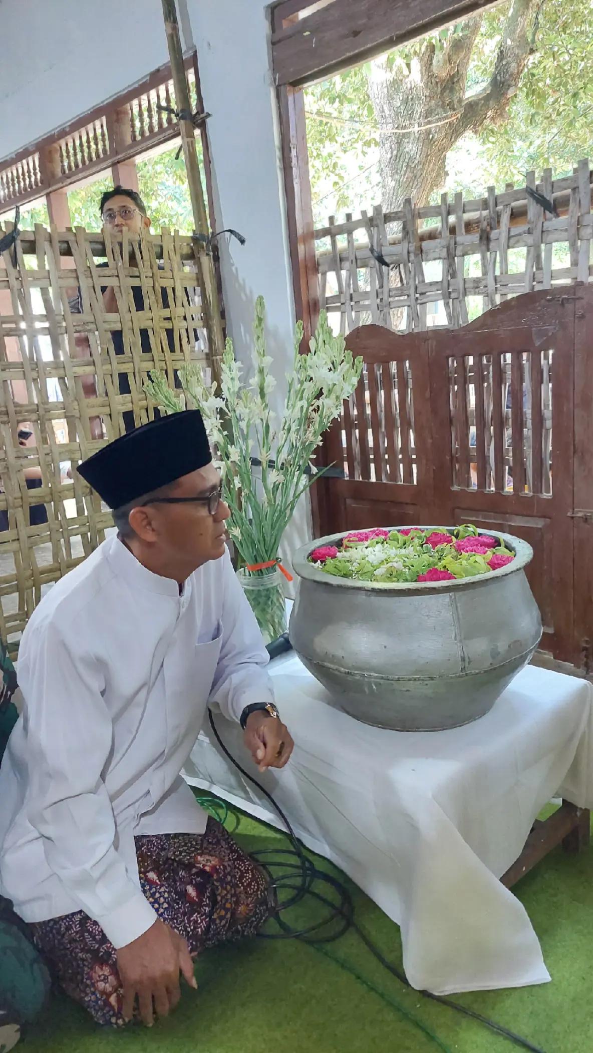 @MUTAQIN STAF AHLI BUPATI