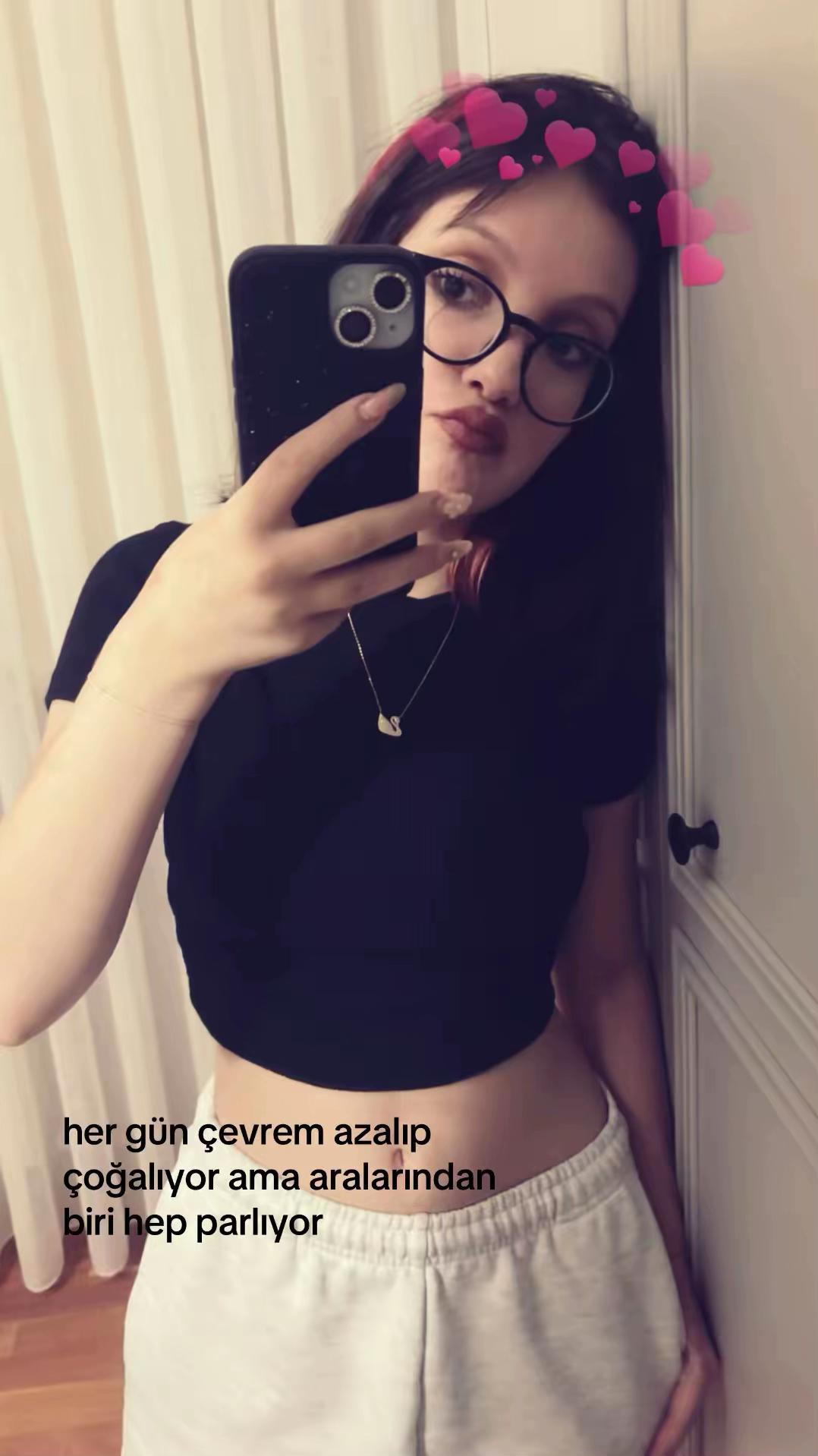 @👸🏻👸🏽