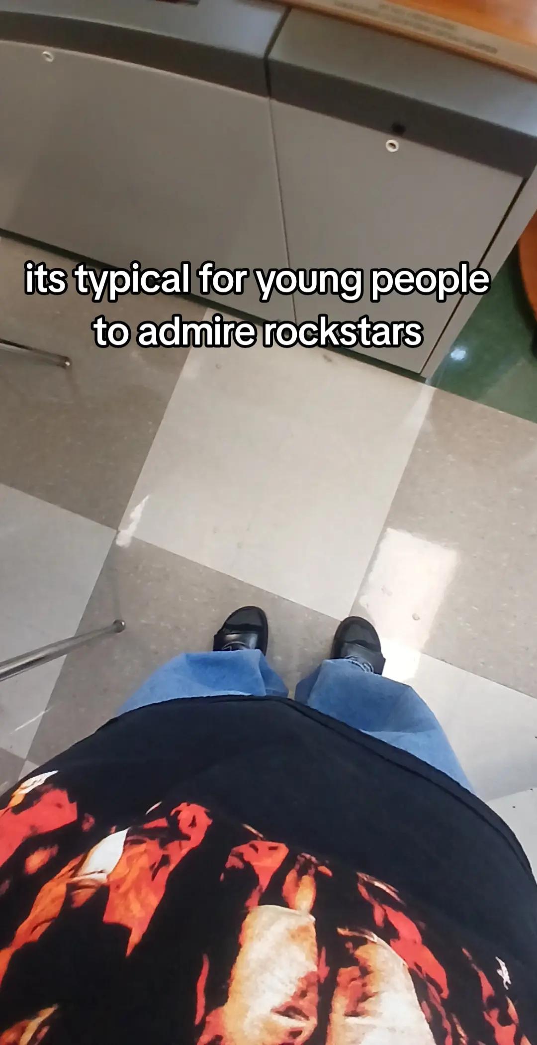 @𝕮𝖔𝖑𝖑𝖎𝖓 ♫⃠