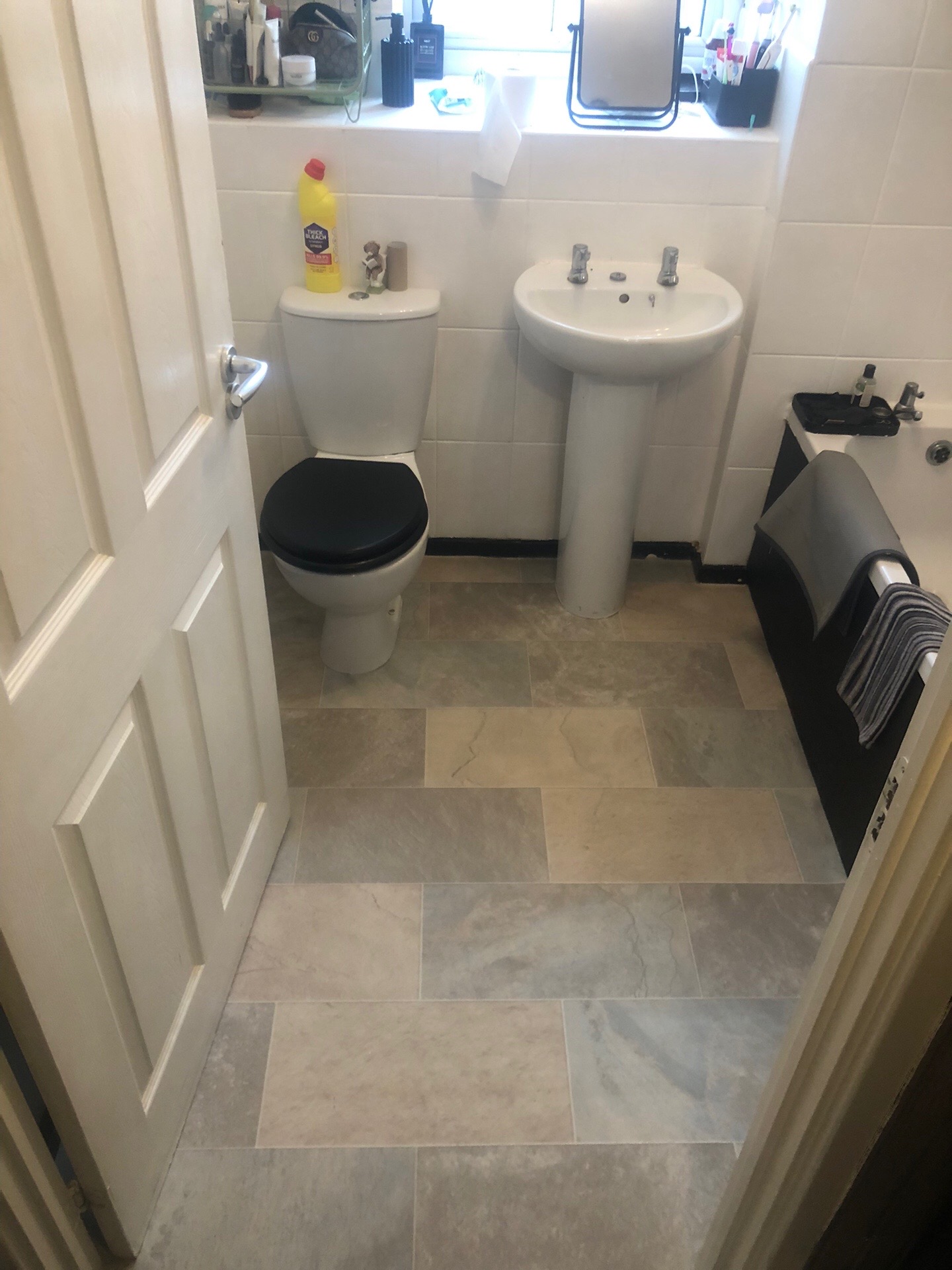 @Local lay flooring