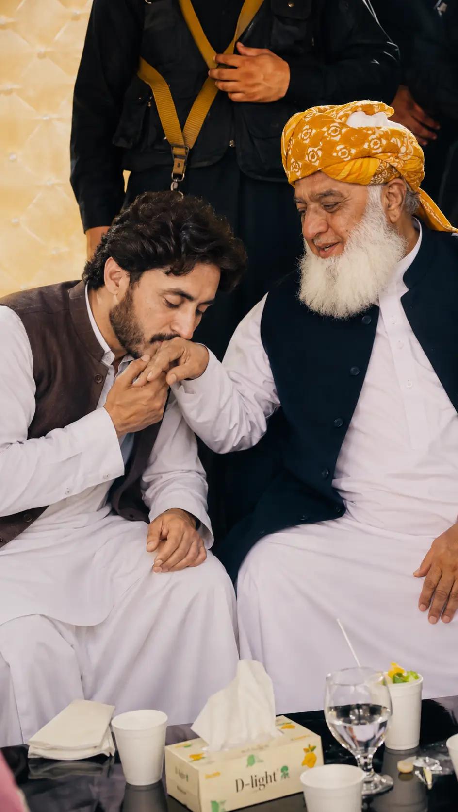 @juMa sheRaNi (_🙎_)