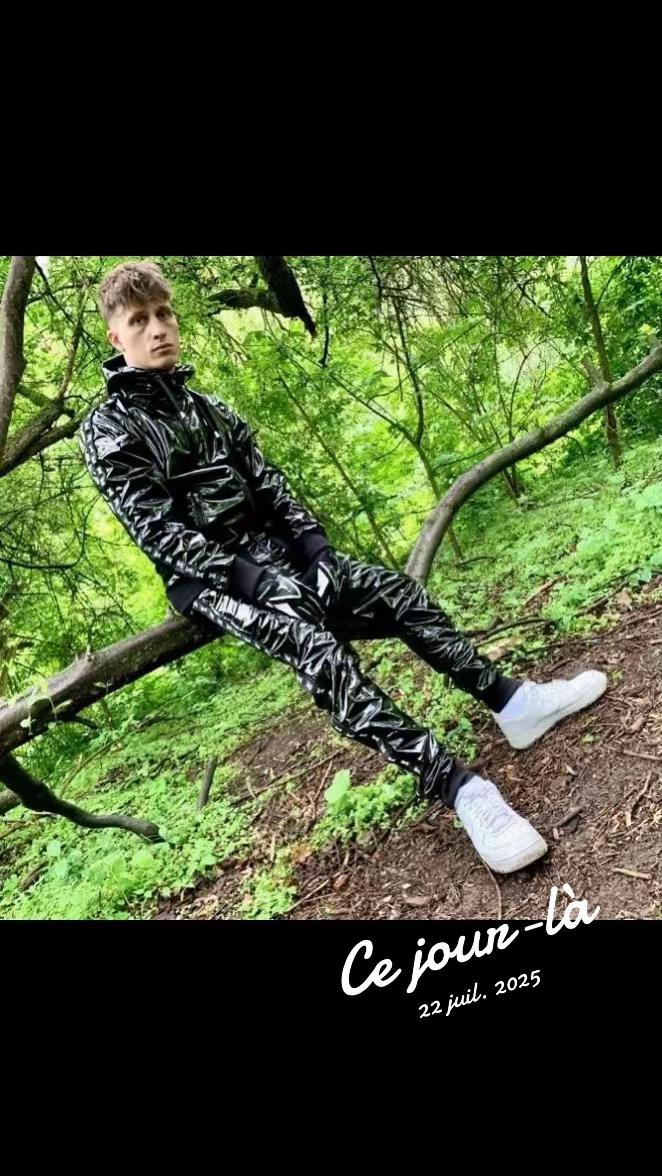 @LeoLoveSneakers
