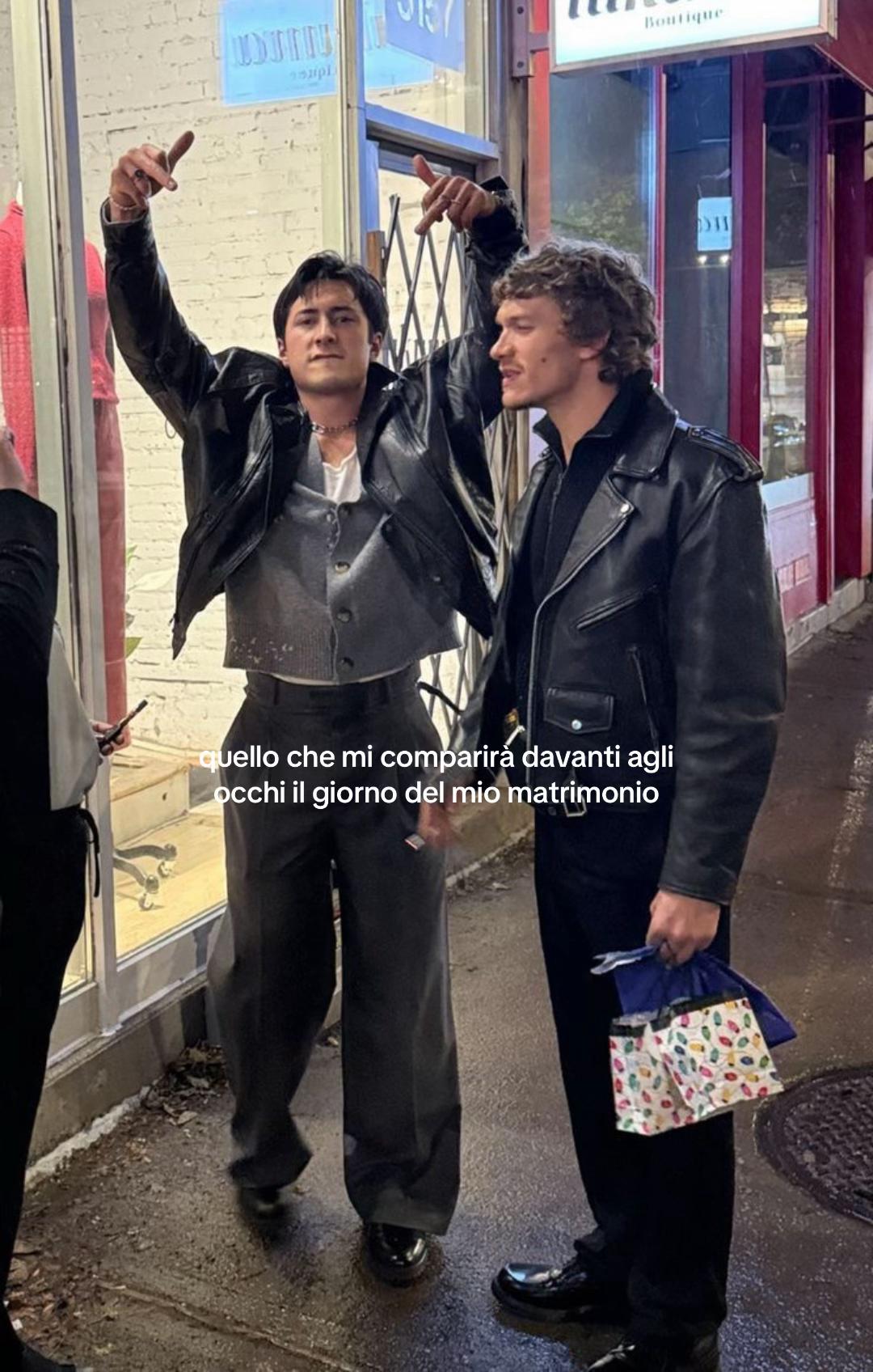 @️