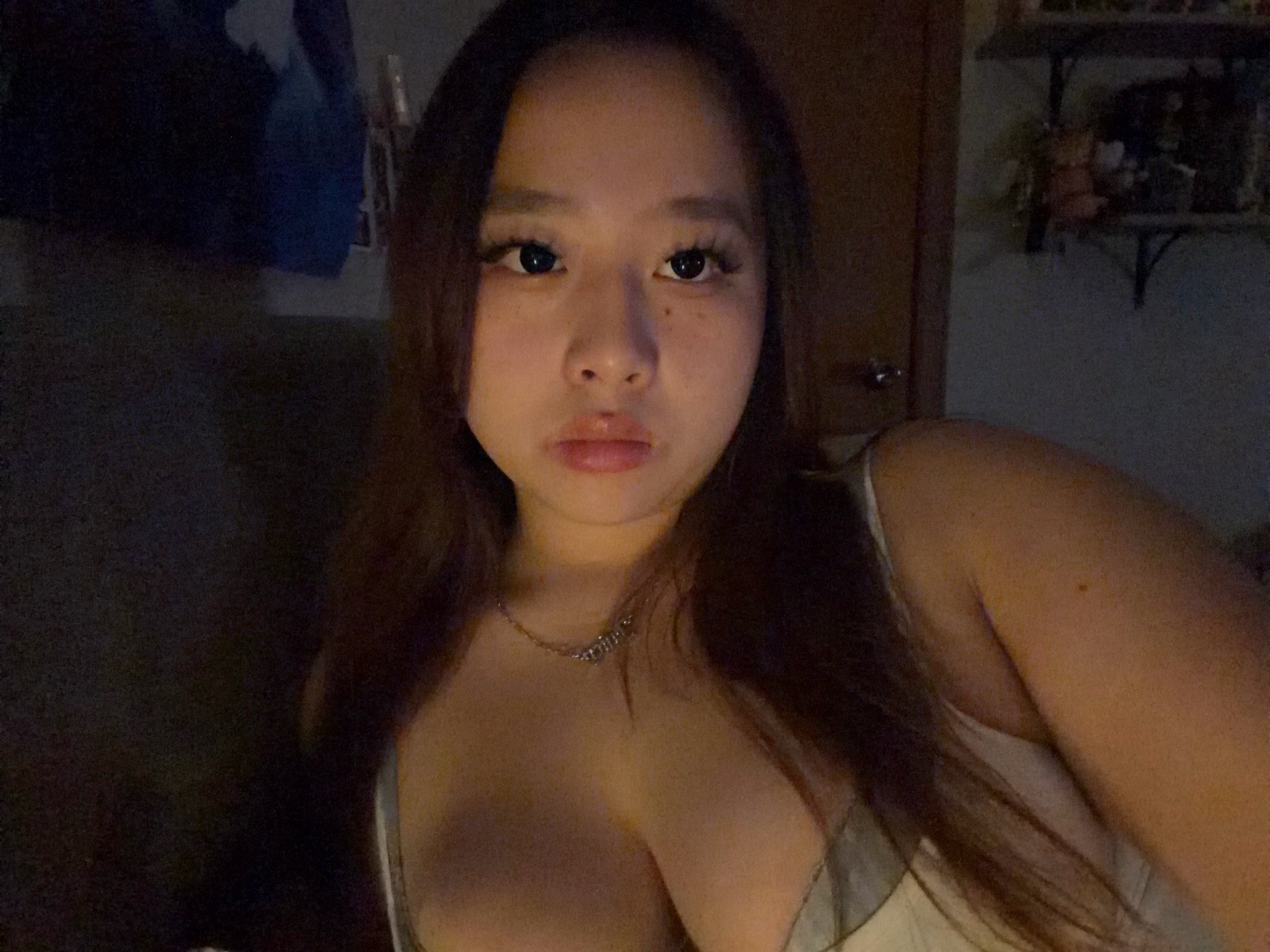 @R Y A