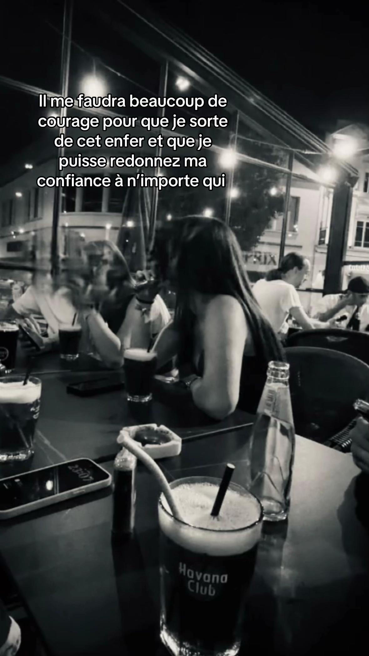 @L&eacute;a_bnd2
