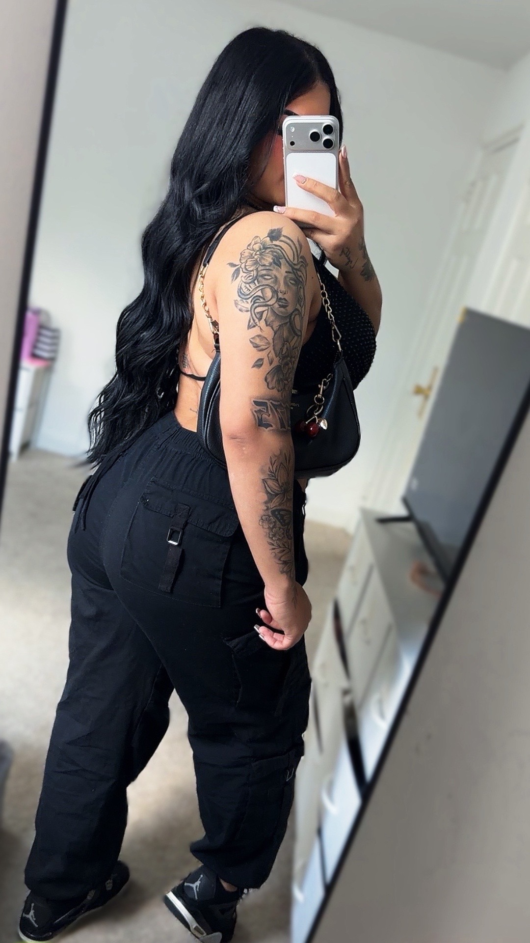 @𝒞𝒶𝓇𝑜𝓁 🍒