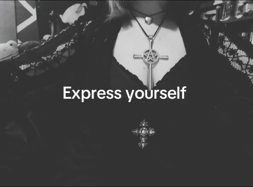 @𝘢𝘭𝘪𝘯𝘢 ☥