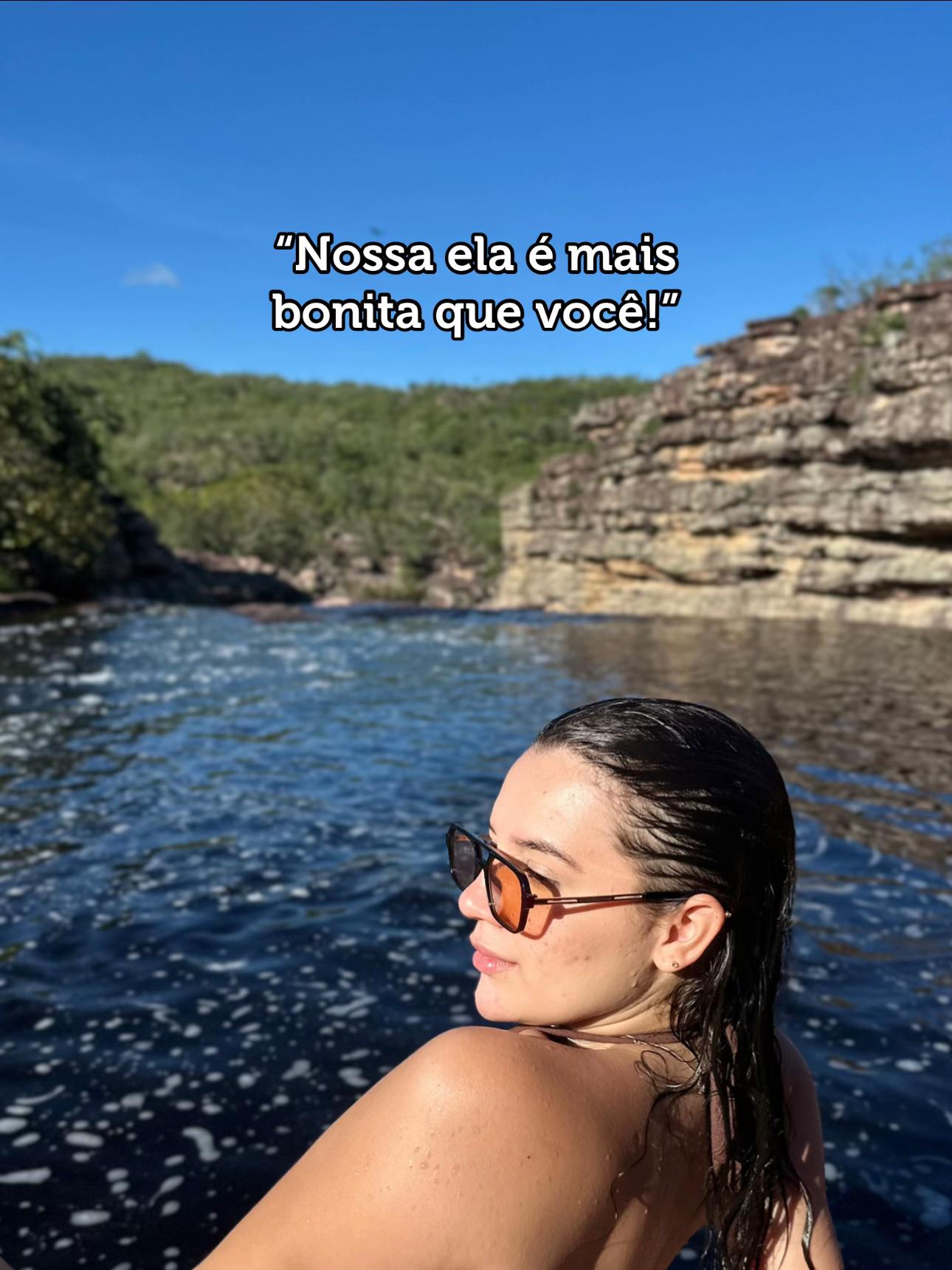 @L&iacute;via Souza