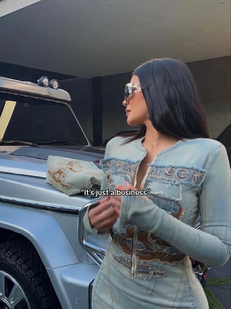 @𝑲𝒚𝒍𝒊𝒆 𝑭𝒂𝒏𝑷𝒂𝒈𝒆