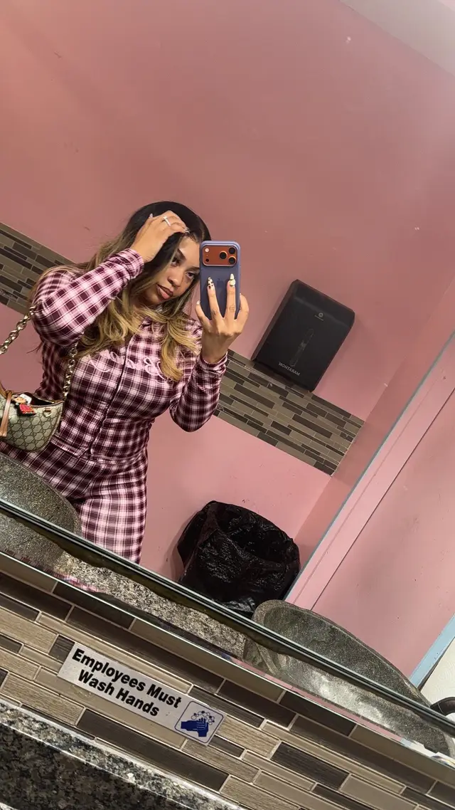 @UniquelyMahoganyy
