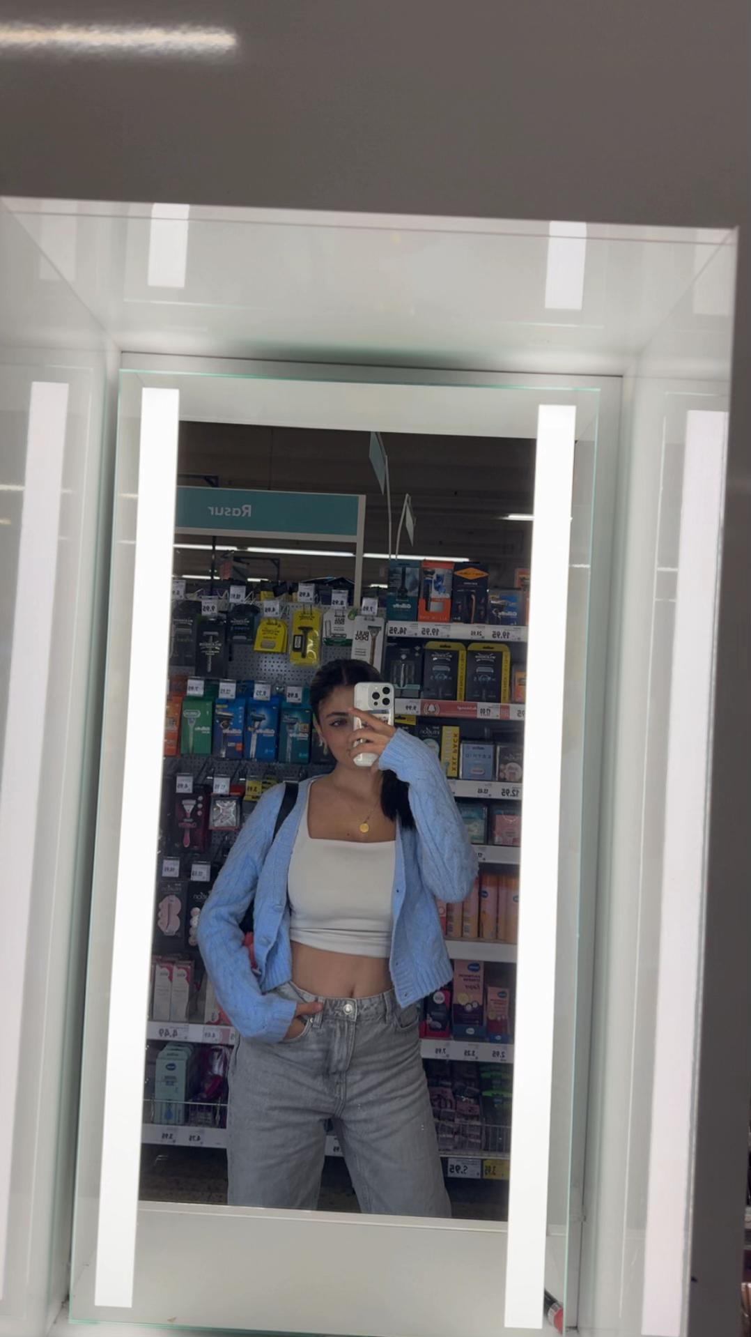 @peeloo47