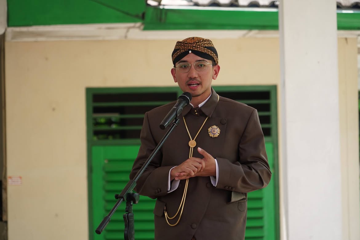 @AYOEK
