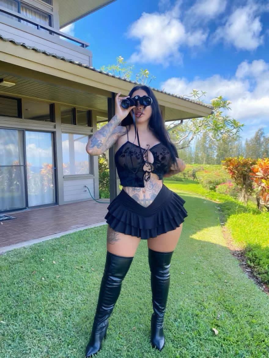 @Brittanya Razavi🏝️