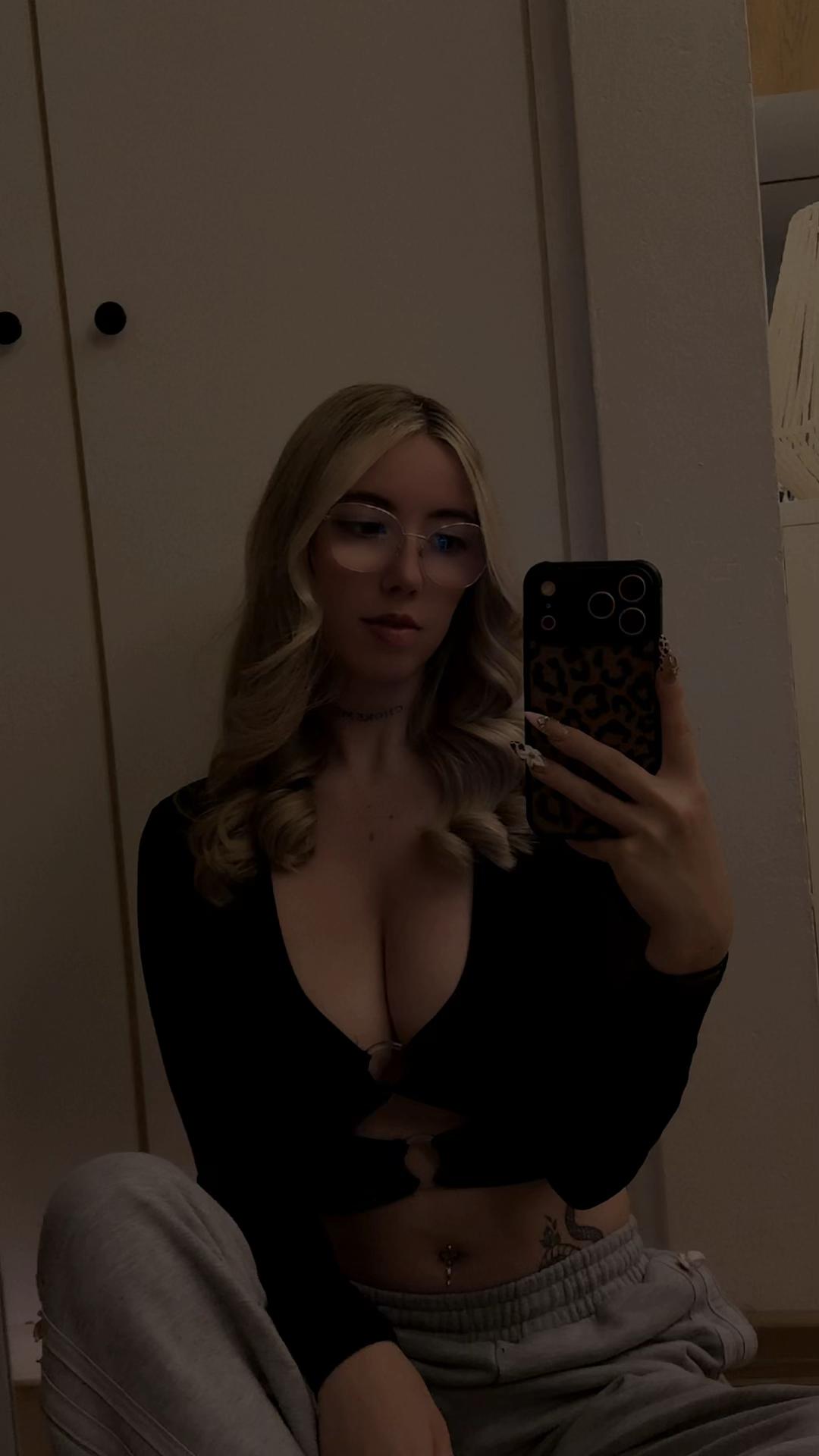 @ghostfacedoll_