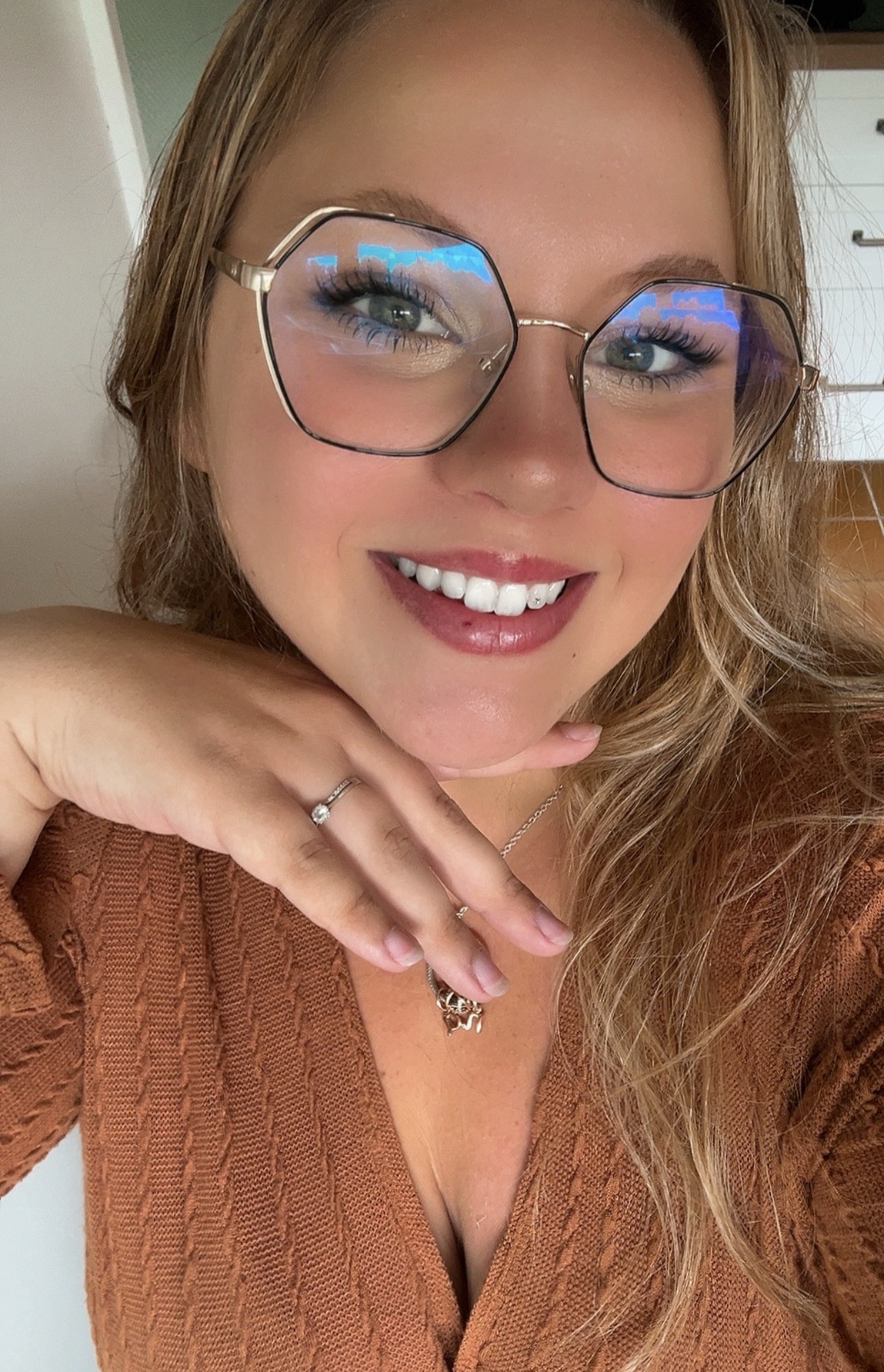 @Curvy_Laurine