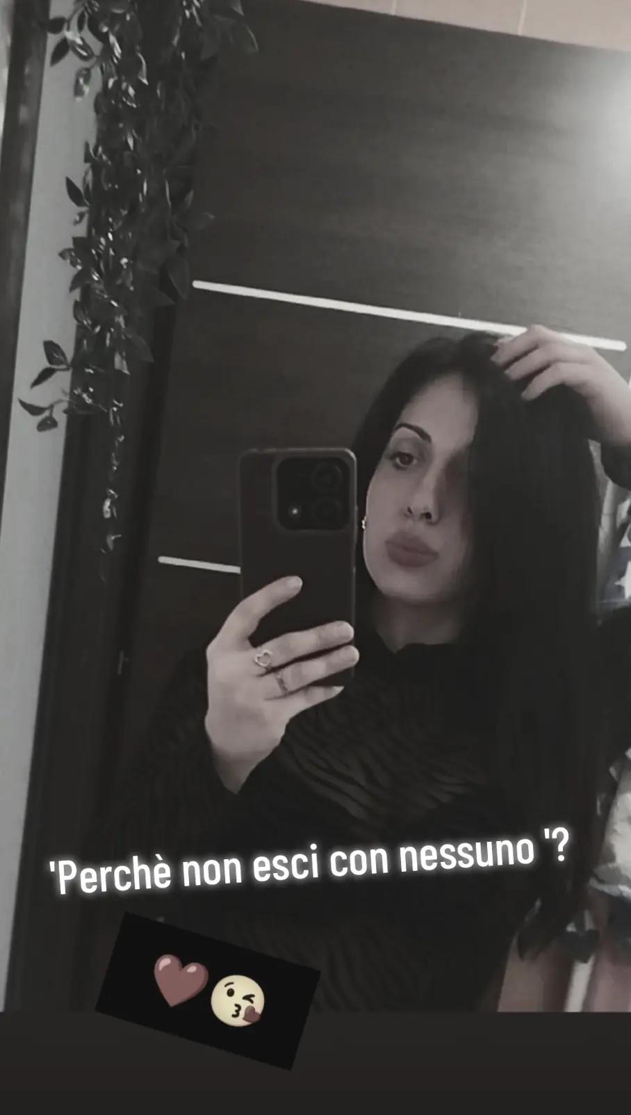 @• Rossella