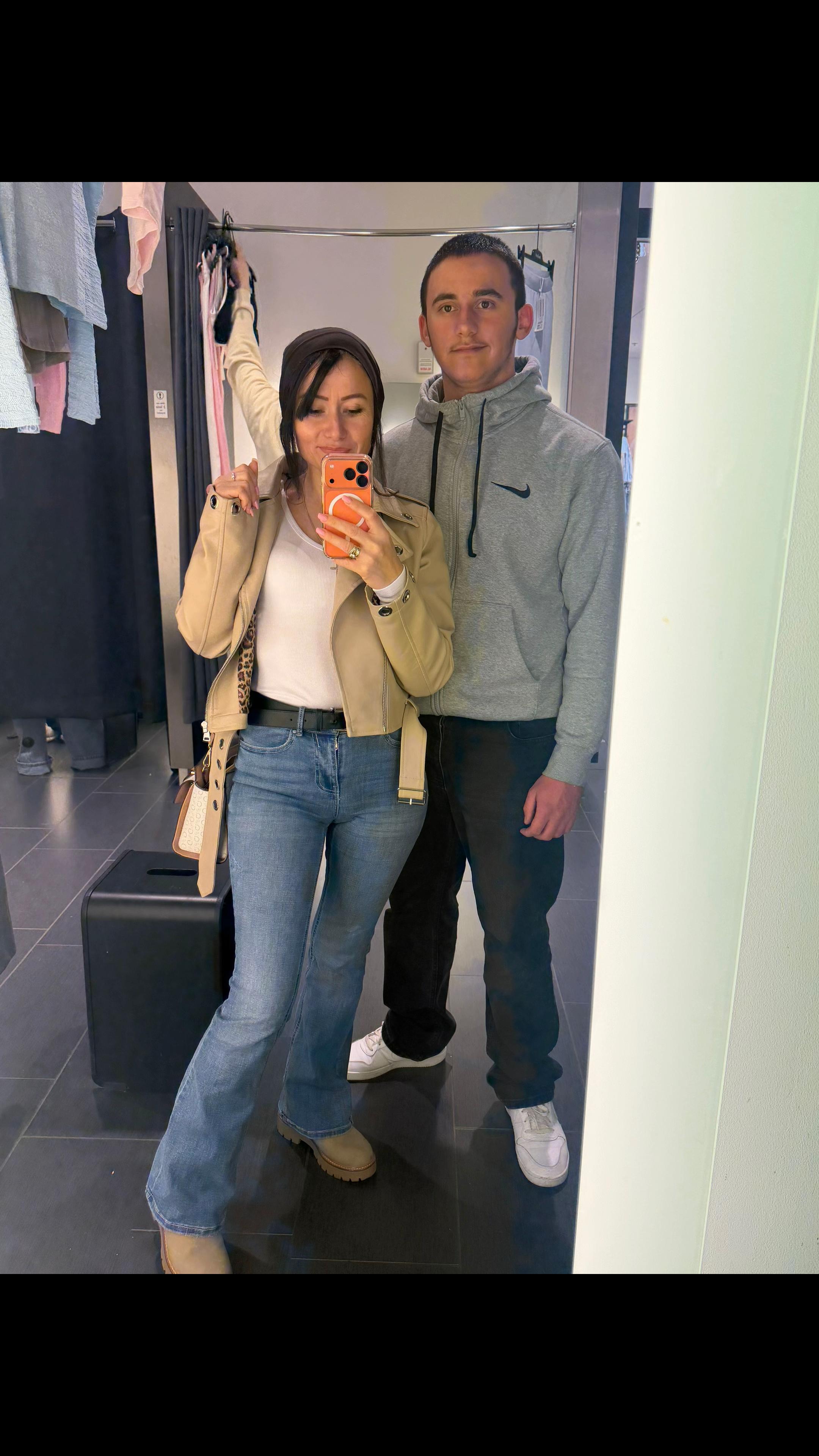 @Ana🦋