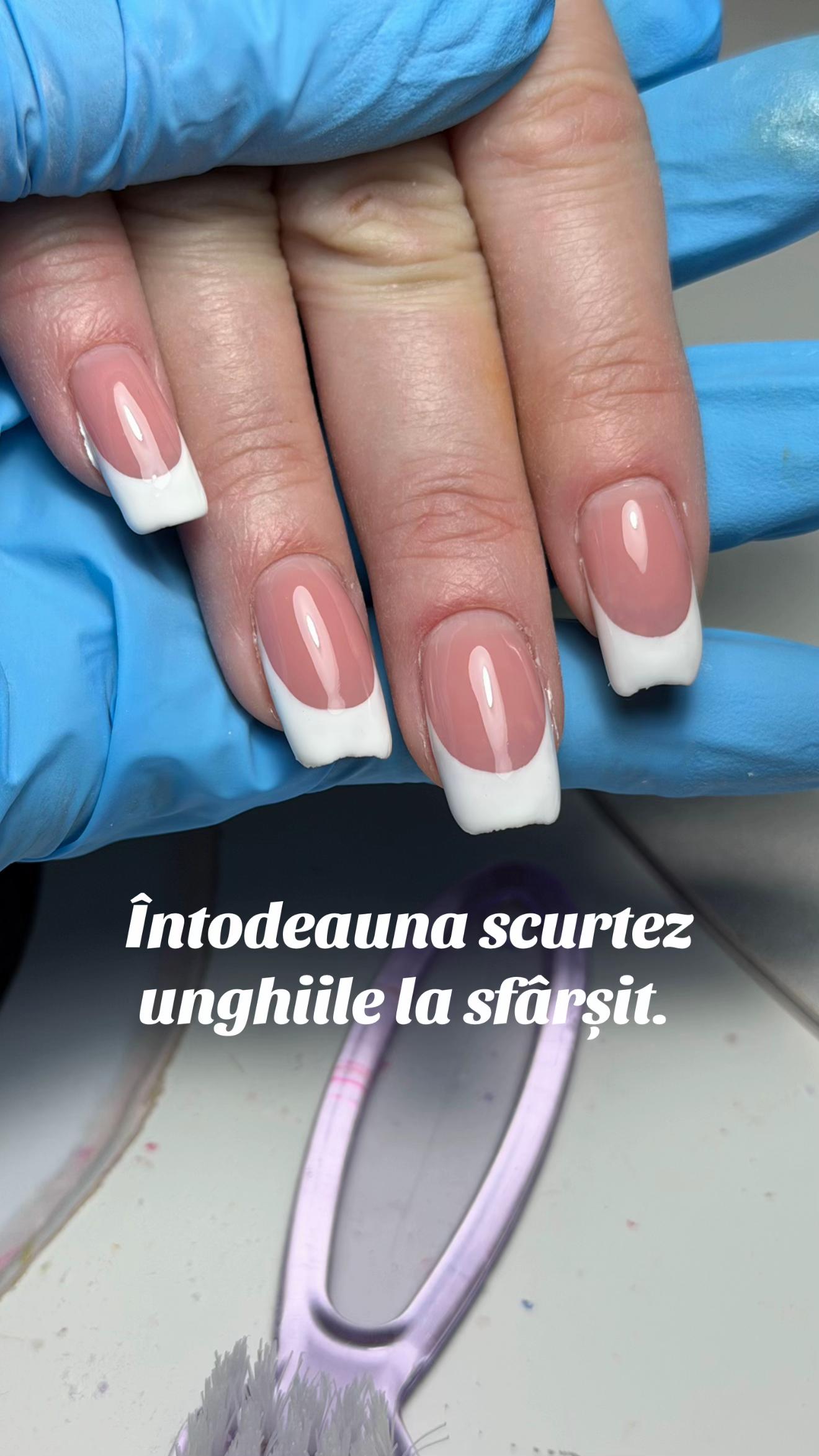 @Lavinia Marin Nails Trainer