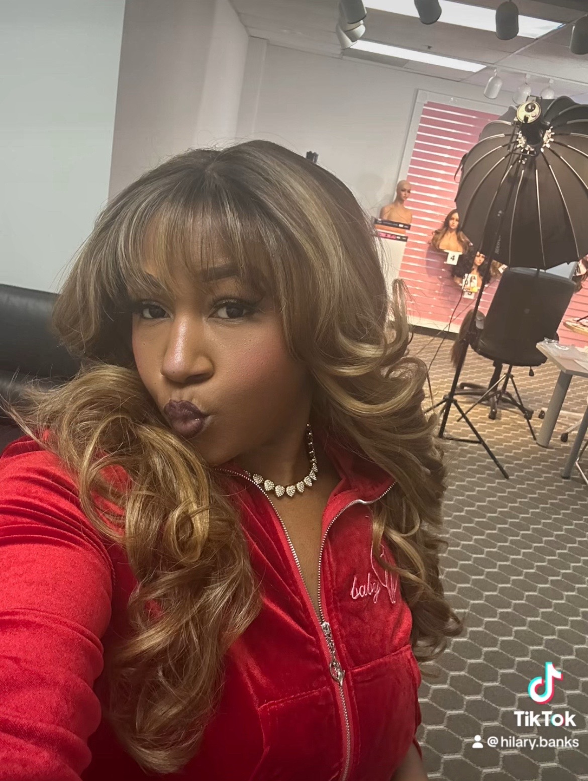@I_hilarybanks