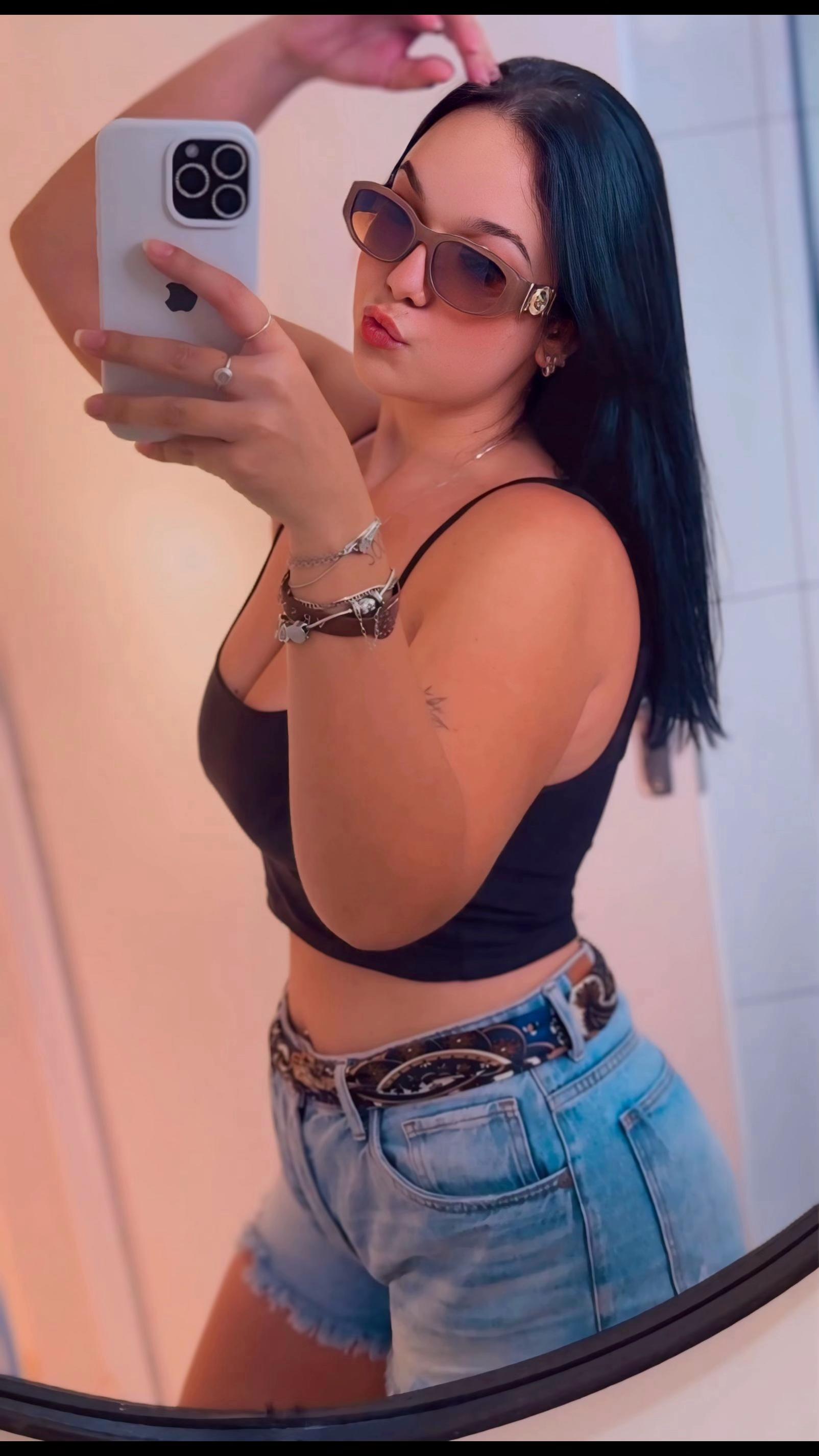 @Emillypeerez