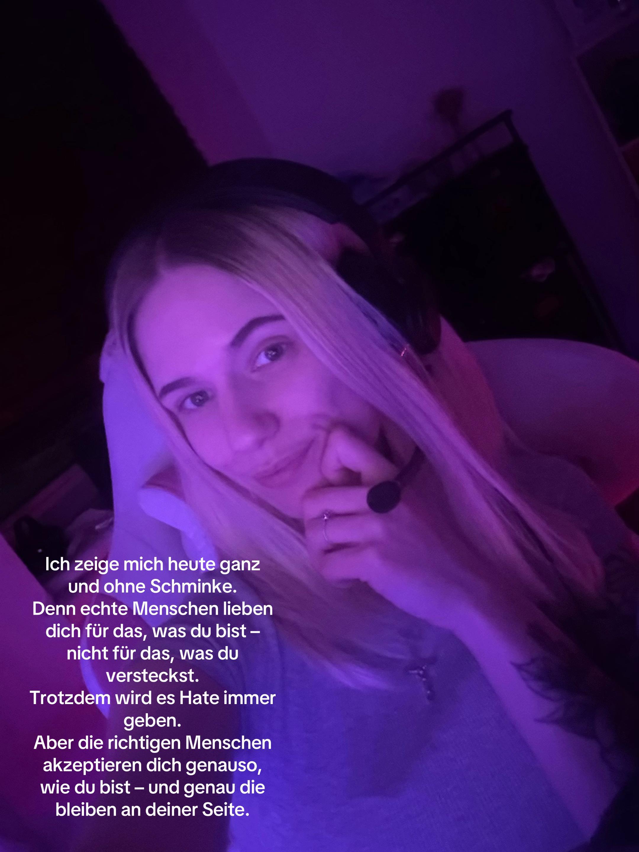@♡𝑭𝒍𝒂𝒔𝒉𝒍𝒊𝒈𝒉𝒕𝒈𝒊𝒓𝒍♡